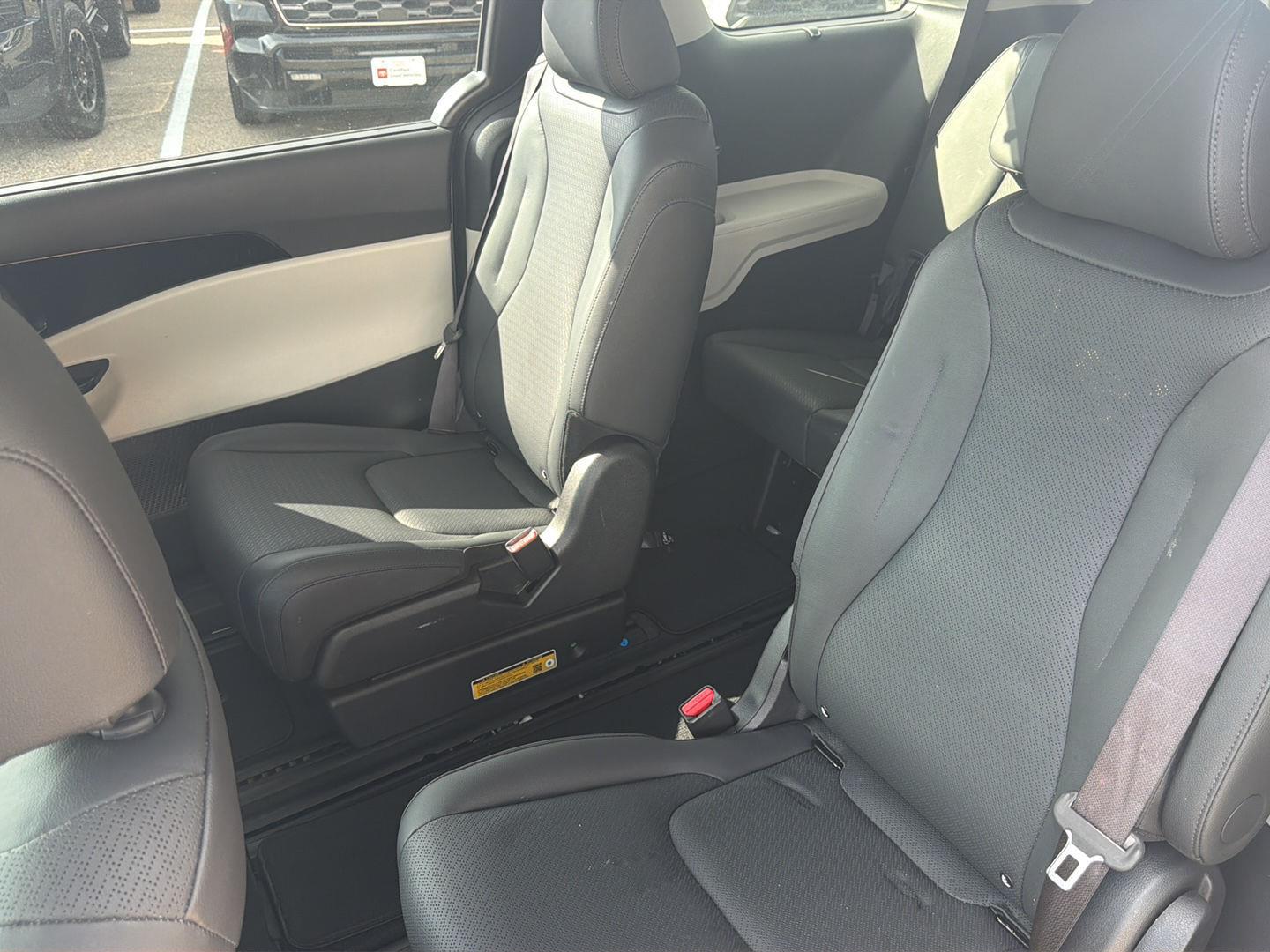 Used 2024 Kia Carnival Van