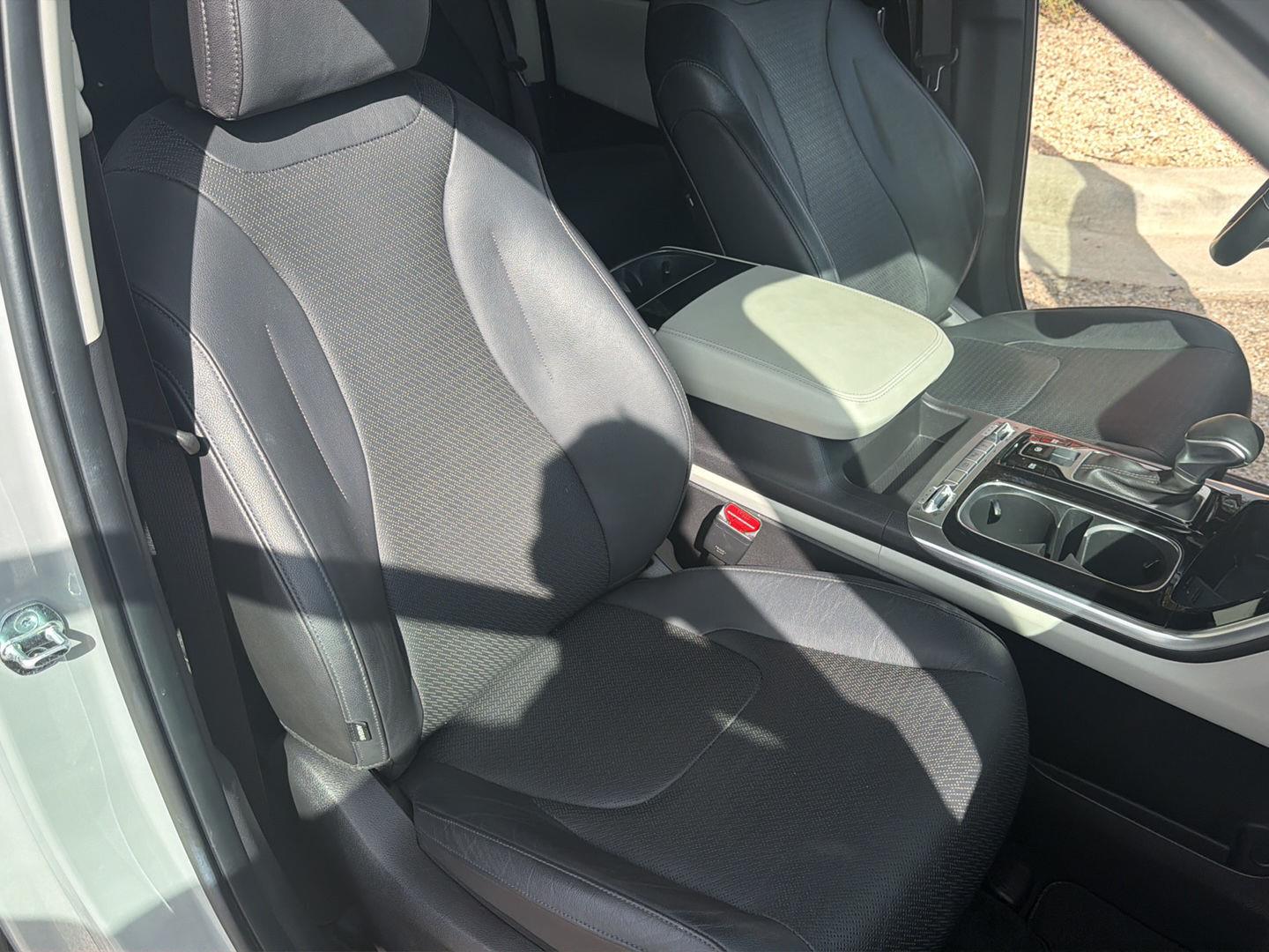 Used 2024 Kia Carnival Van