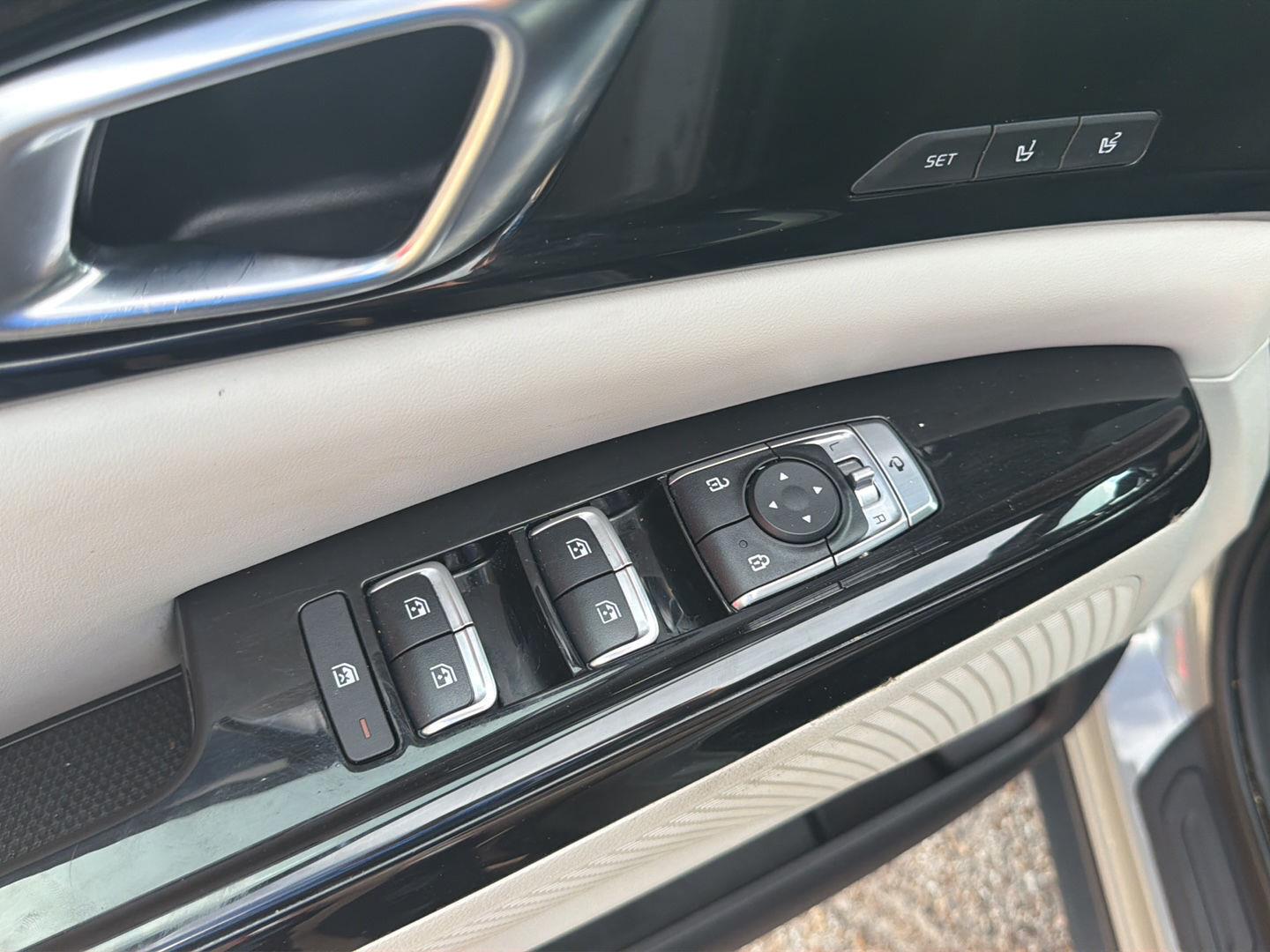 Used 2024 Kia Carnival Van