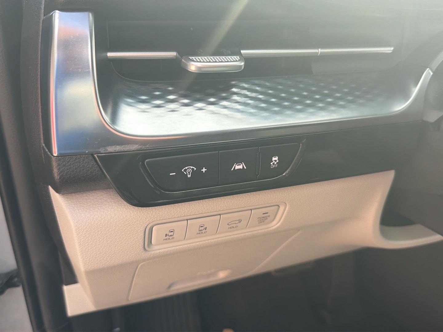 Used 2024 Kia Carnival Van