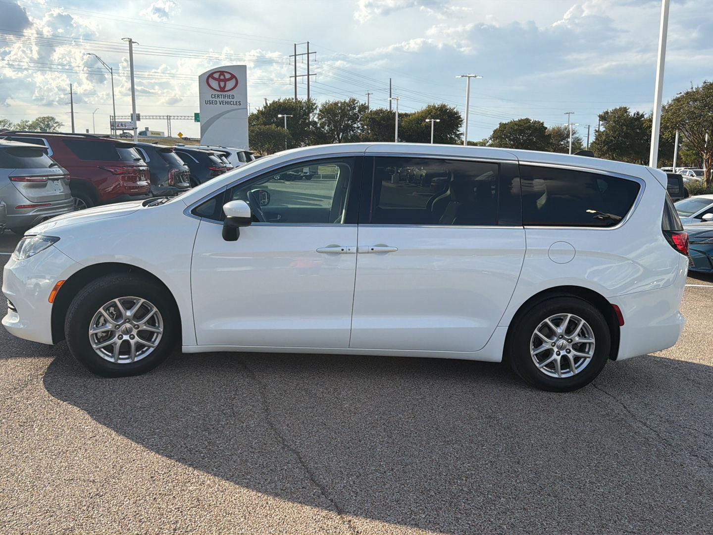 Used 2023 Chrysler Voyager Van
