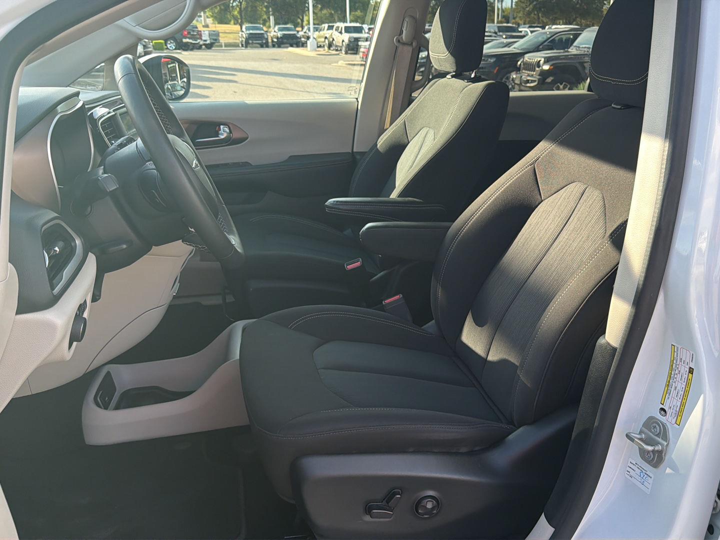 Used 2023 Chrysler Voyager Van