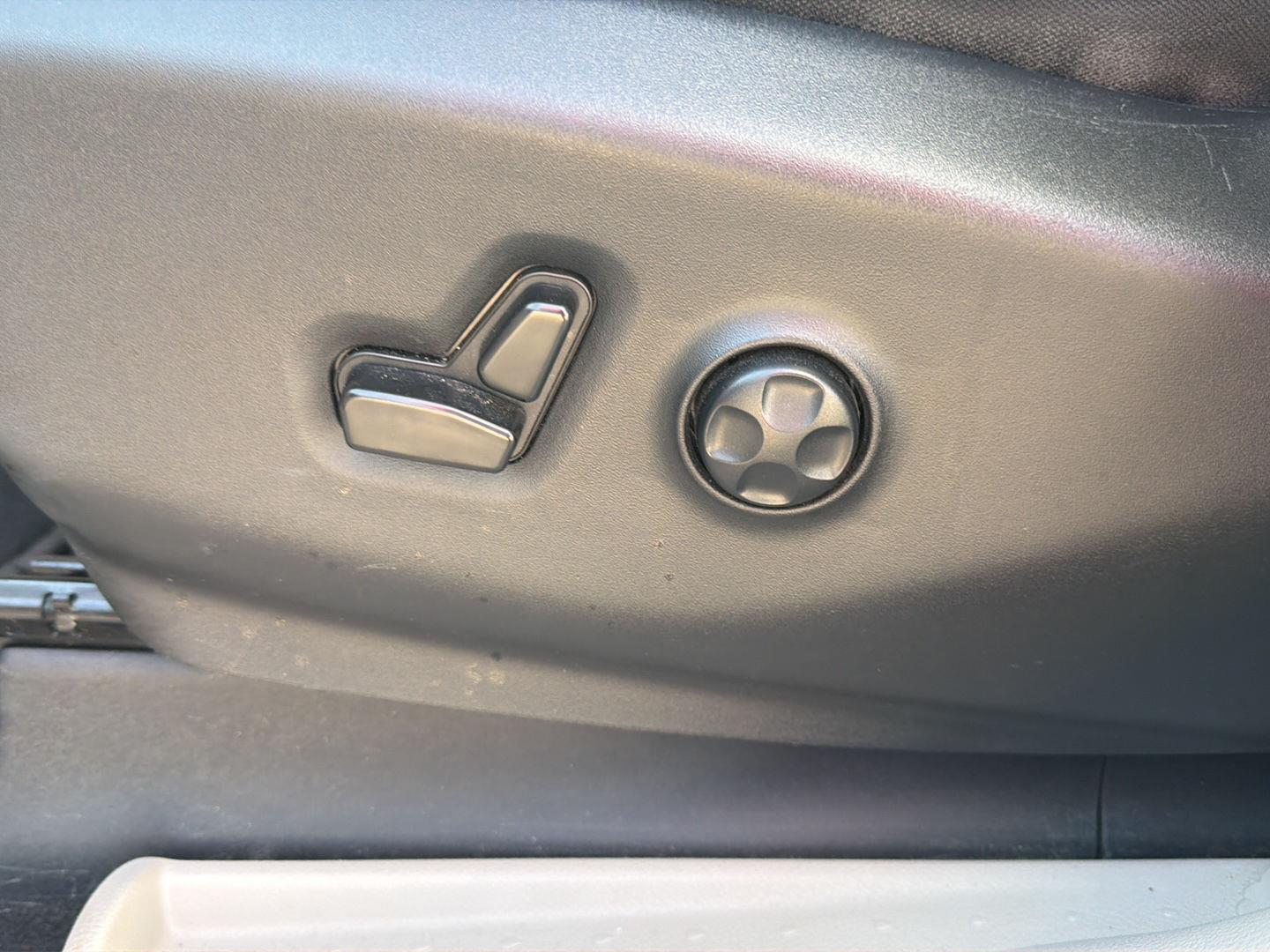 Used 2023 Chrysler Voyager Van