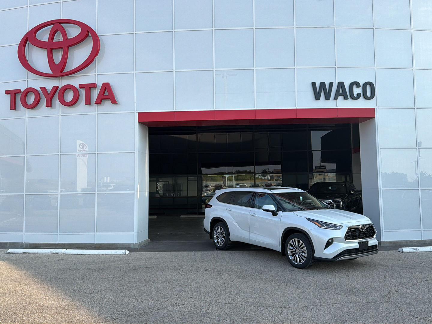White (Wind Chill Pearl) 2026 Toyota Highlander SUV / Crossover All-Wheel Drive Automatic