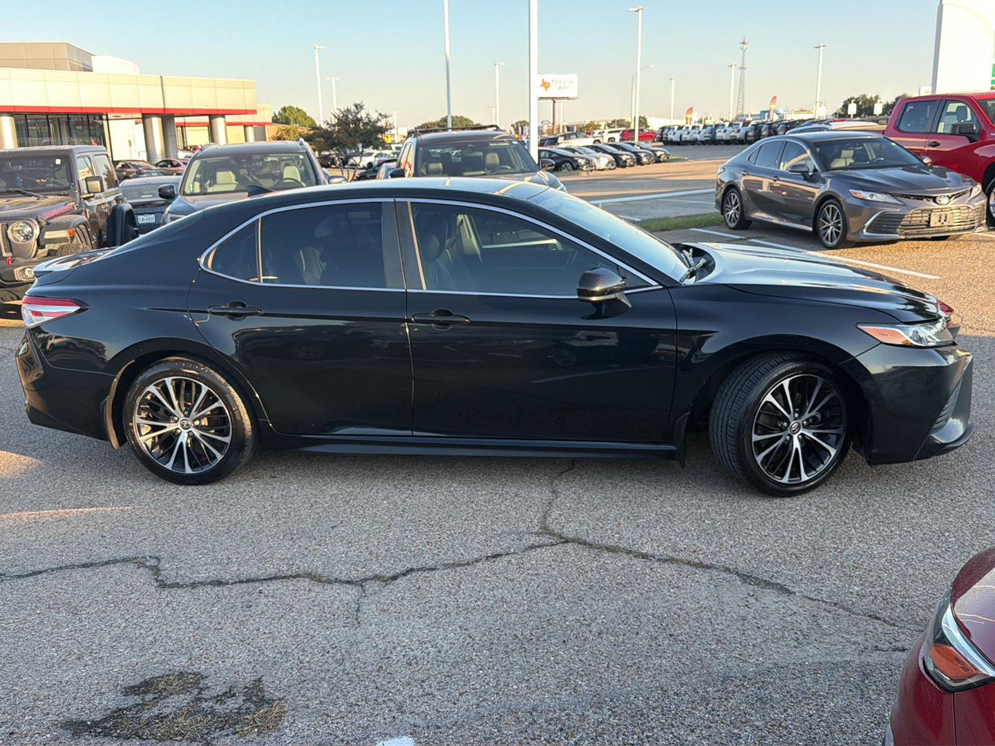 Used 2020 Toyota Camry SE with VIN 4T1G11AK6LU960076 for sale in Waco, TX