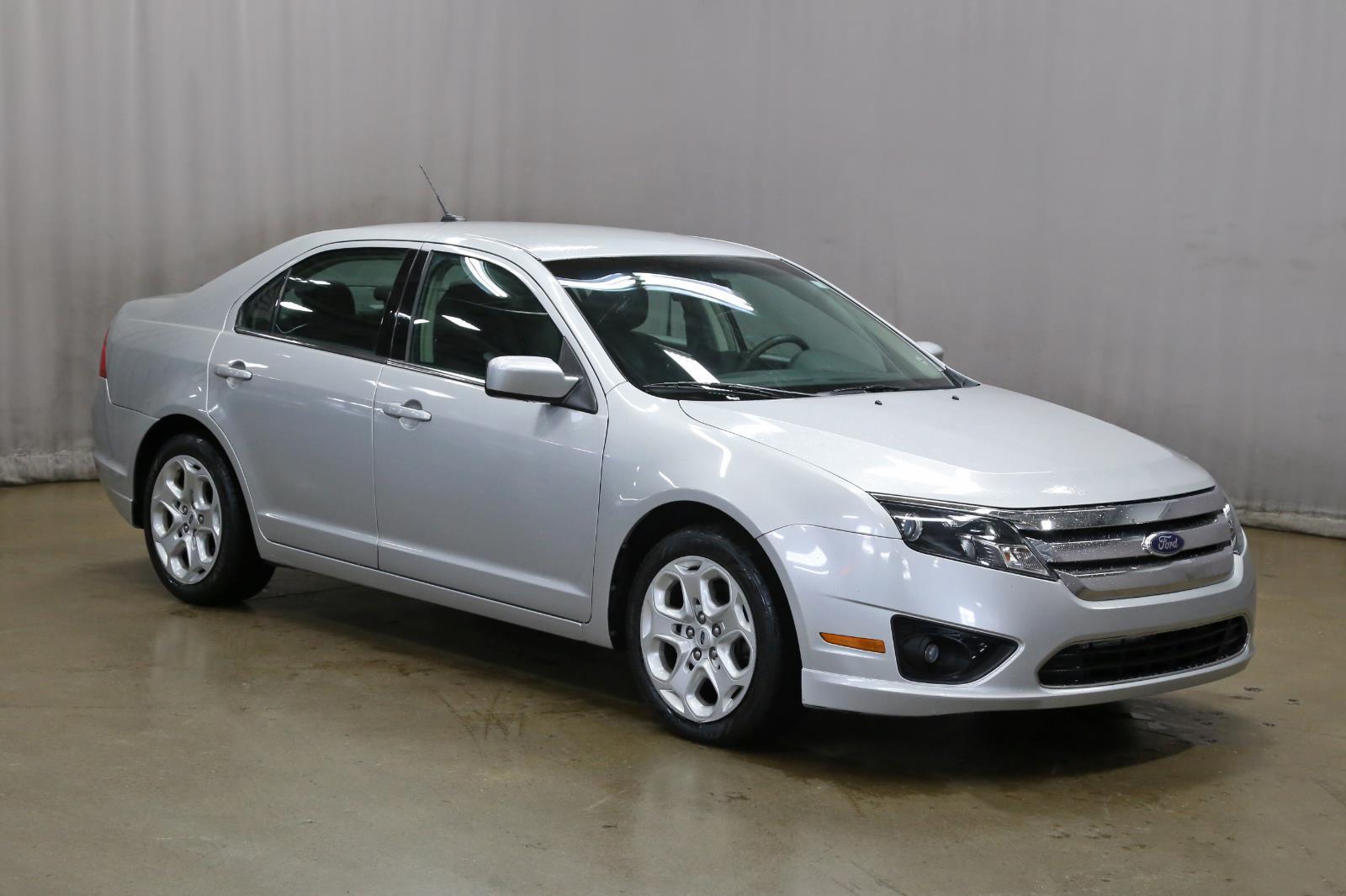 Brilliant Silver Metallic 2010 Ford Fusion SE Sedan Front-Wheel Drive 6-Speed Automatic