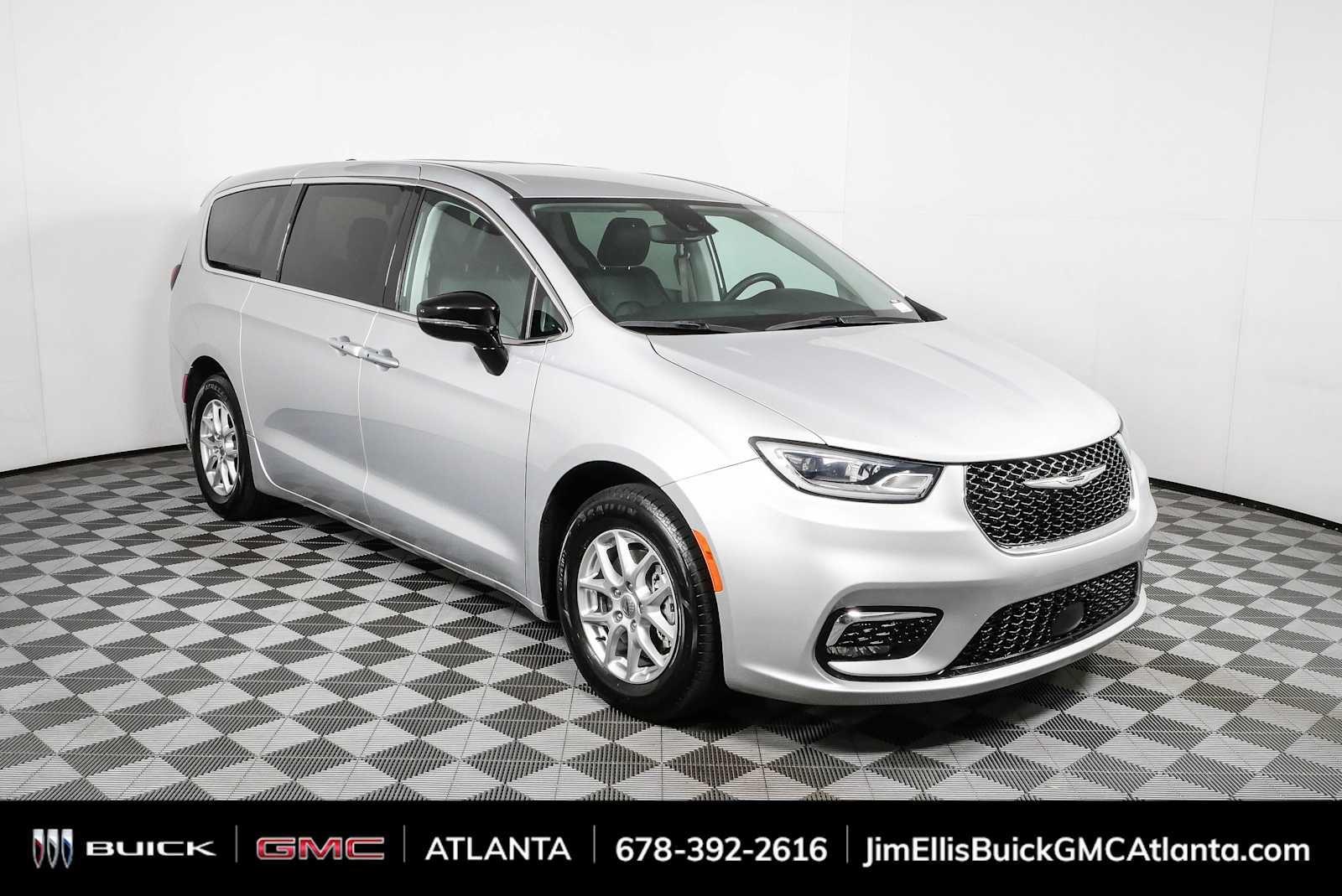 Silver Mist Clearcoat 2024 Chrysler Pacifica Minivan Front-Wheel Drive 9-Speed Automatic