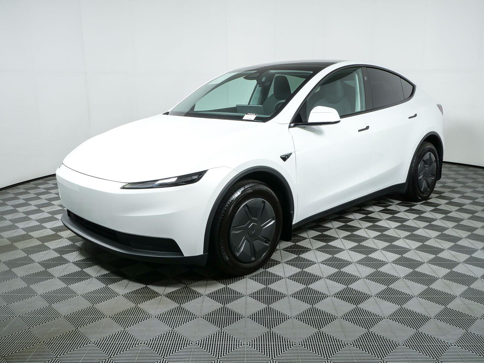 Pearl White Multi-Coat 2026 Tesla Model Y SUV / Crossover All-Wheel Drive Automatic