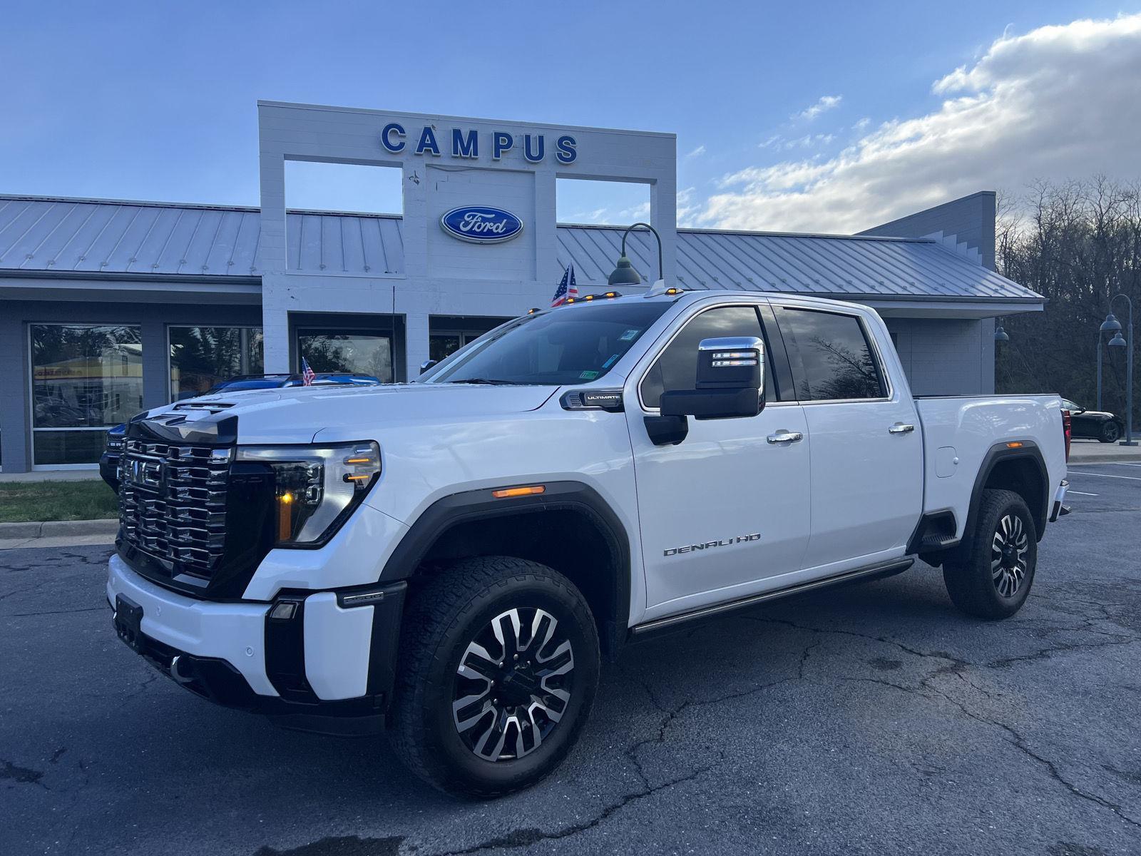 Summit White 2025 GMC Sierra 2500HD Denali Ultimate Crew Cab 4WD Pickup Truck Four-Wheel Drive Automatic