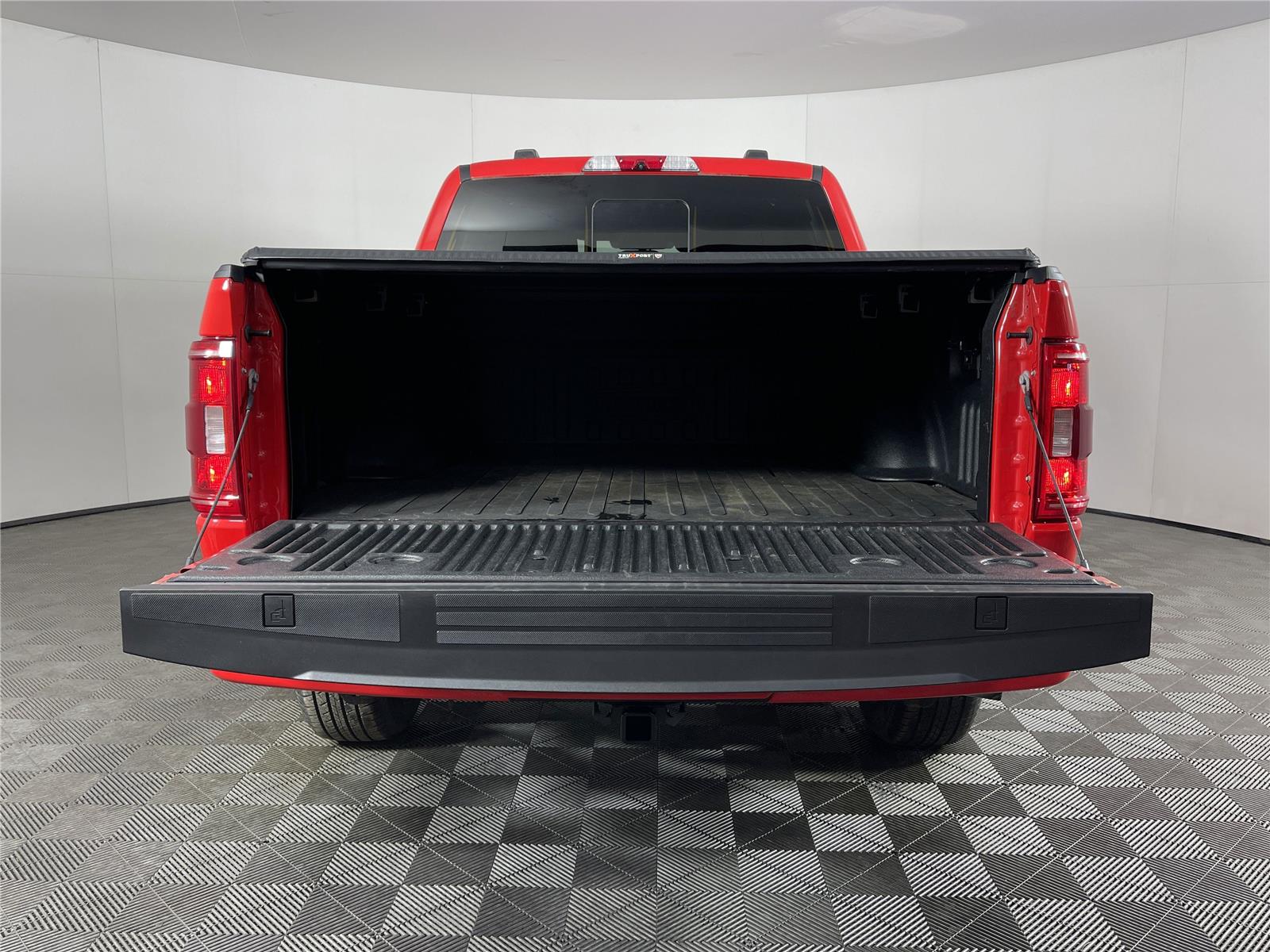 View vehicle photo 7