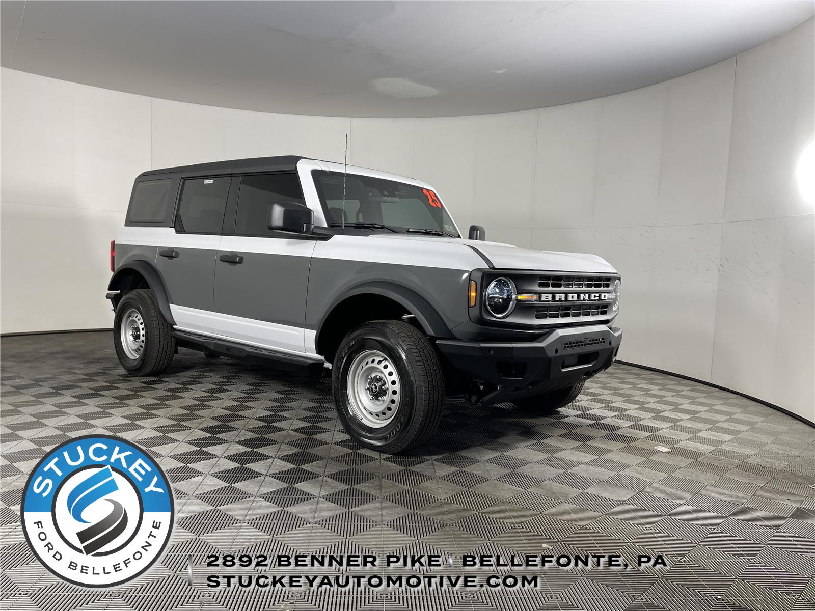 Oxford White 2025 Ford Bronco 4-Door 4WD SUV / Crossover Four-Wheel Drive 7-Speed Manual