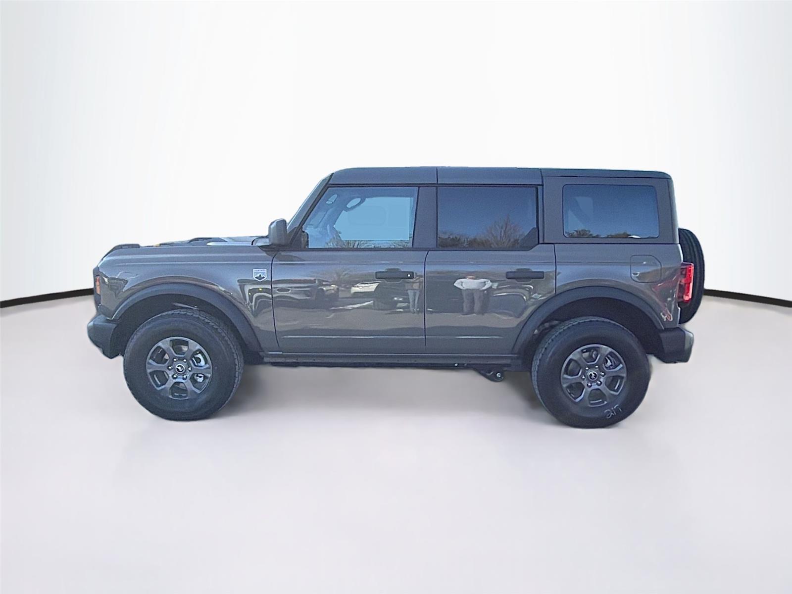 View vehicle photo 4