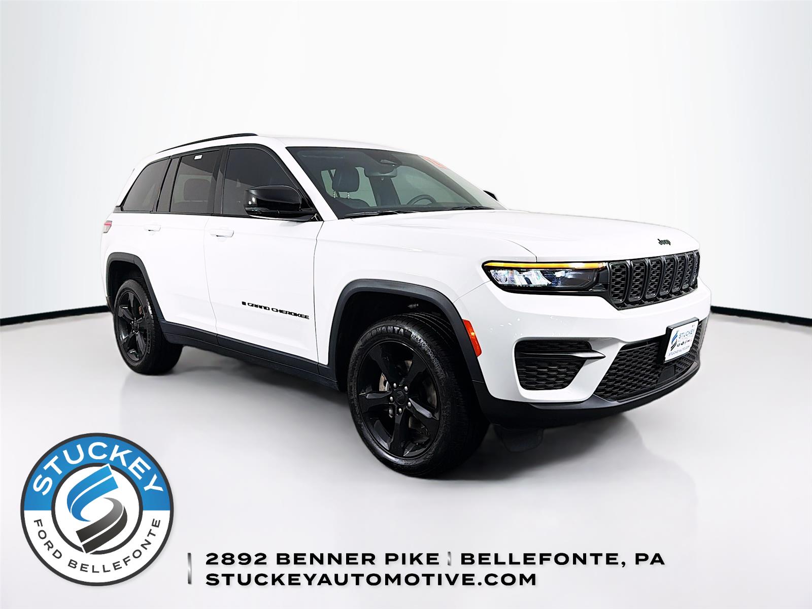 Bright White Clearcoat 2023 Jeep Grand Cherokee Altitude 4WD SUV / Crossover Four-Wheel Drive 8-Speed Automatic