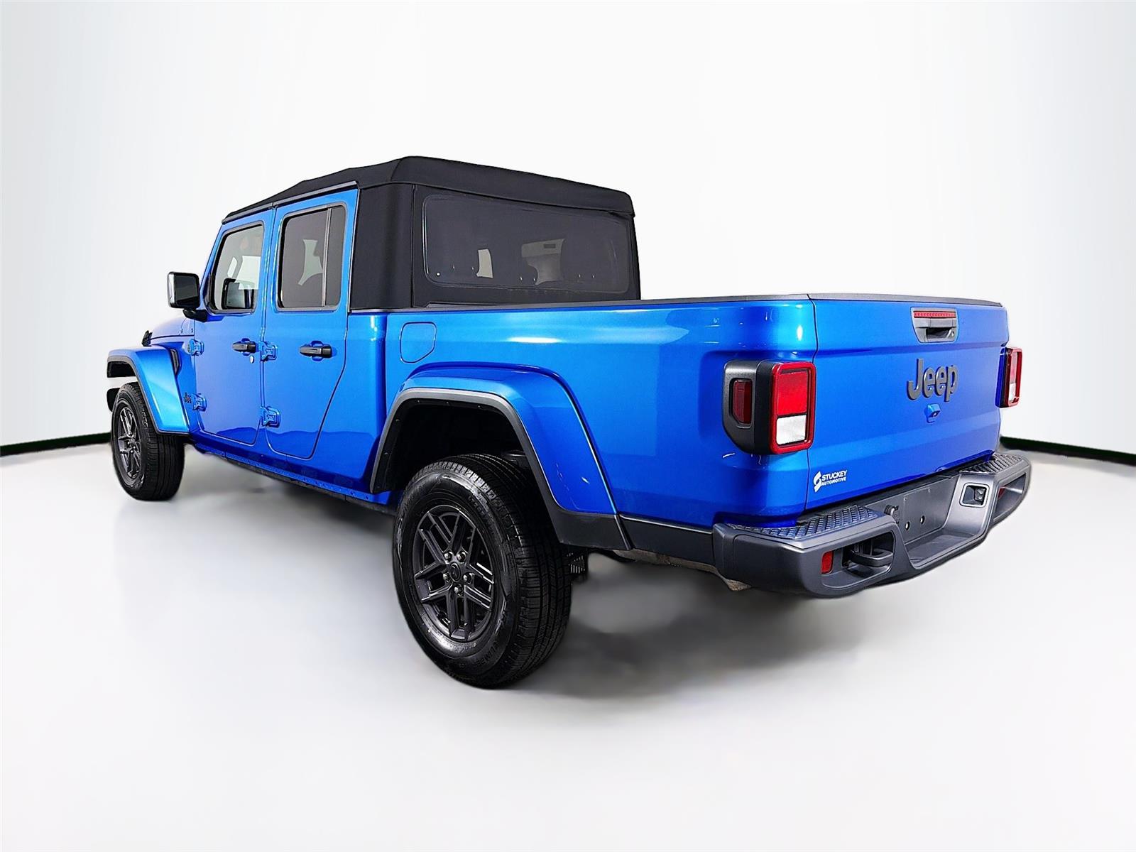 View vehicle photo 5