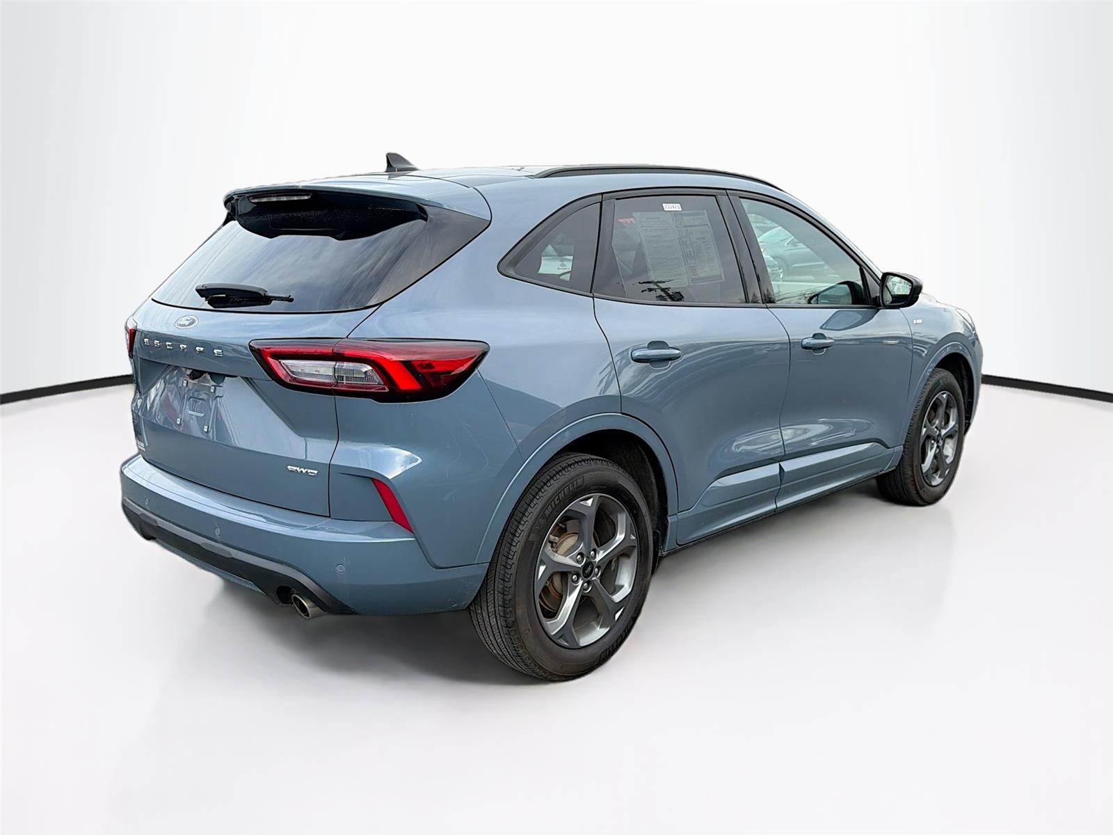 View vehicle photo 7