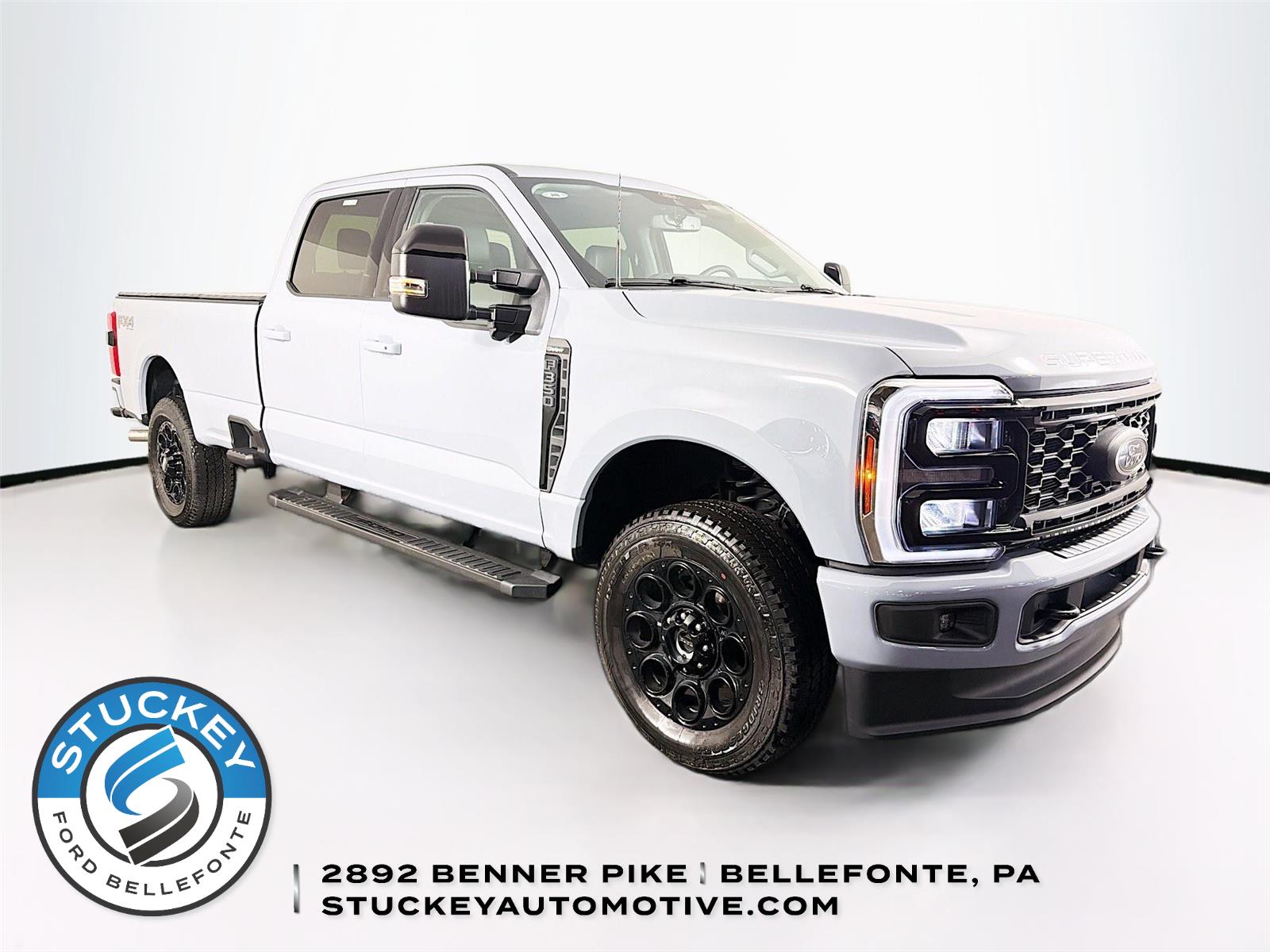 Glacier Gray Metallic Tri-Coat 2026 Ford F-350 Super Duty Lariat Crew Cab 4WD Pickup Truck Four-Wheel Drive Automatic