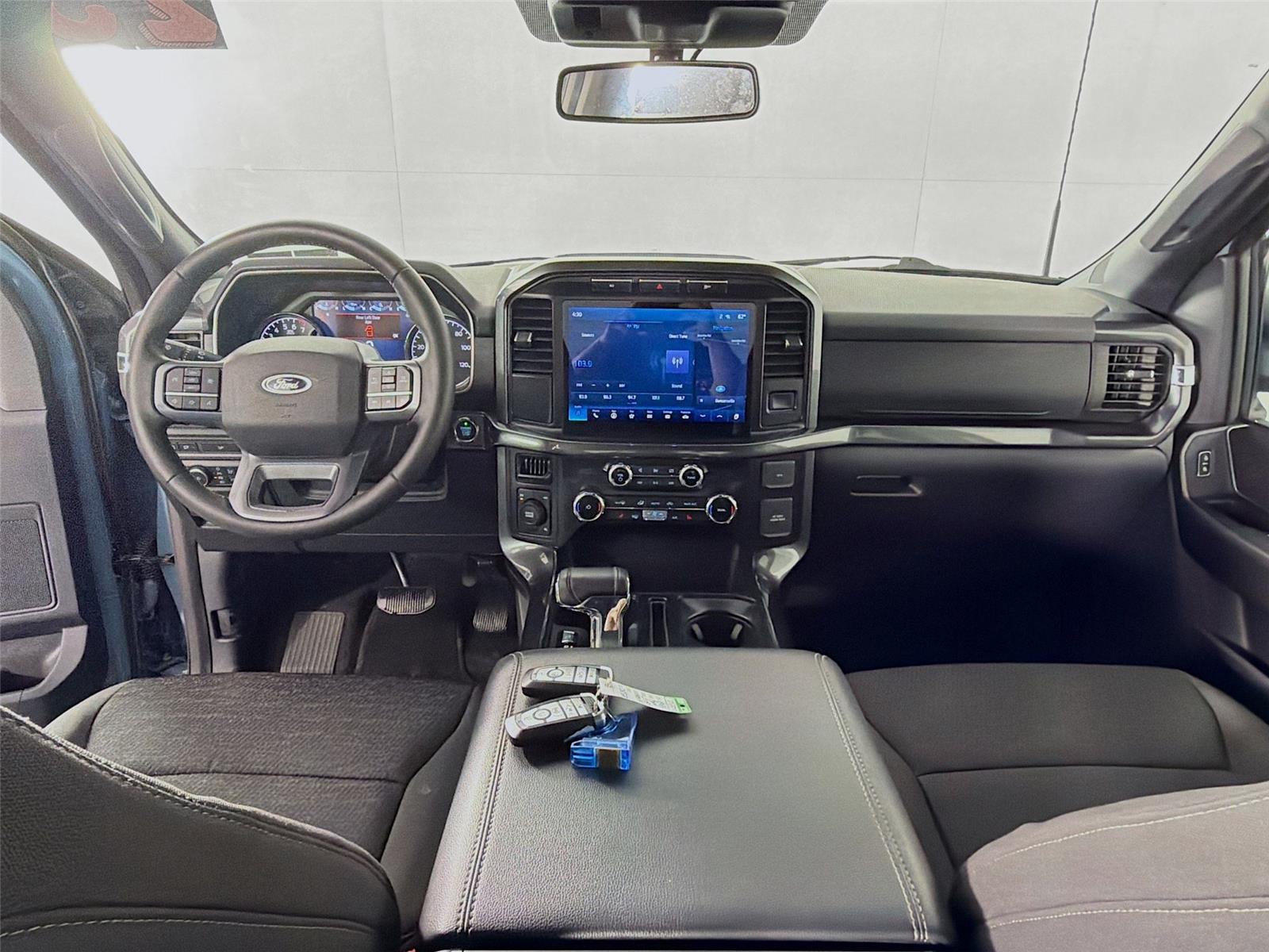 View vehicle photo 4