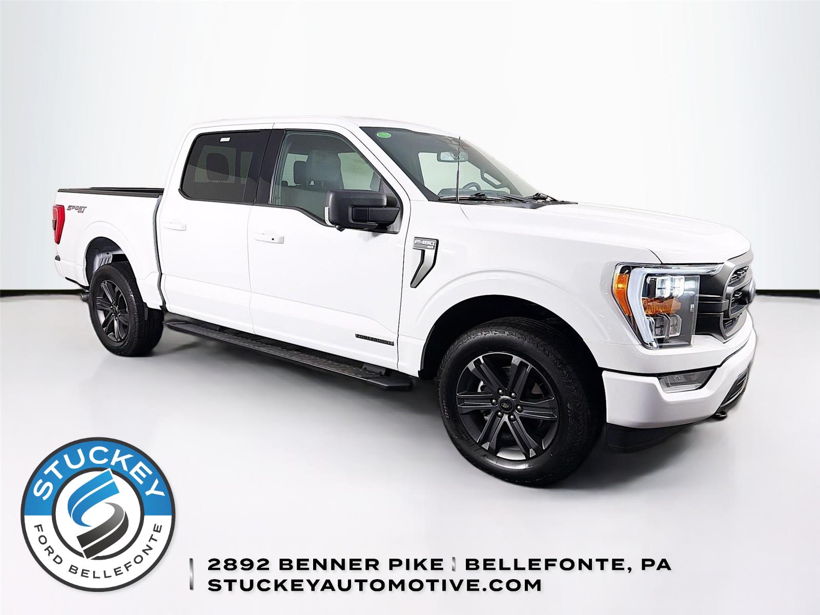 Oxford White 2023 Ford F-150 XLT SuperCrew 4WD Pickup Truck Four-Wheel Drive Automatic