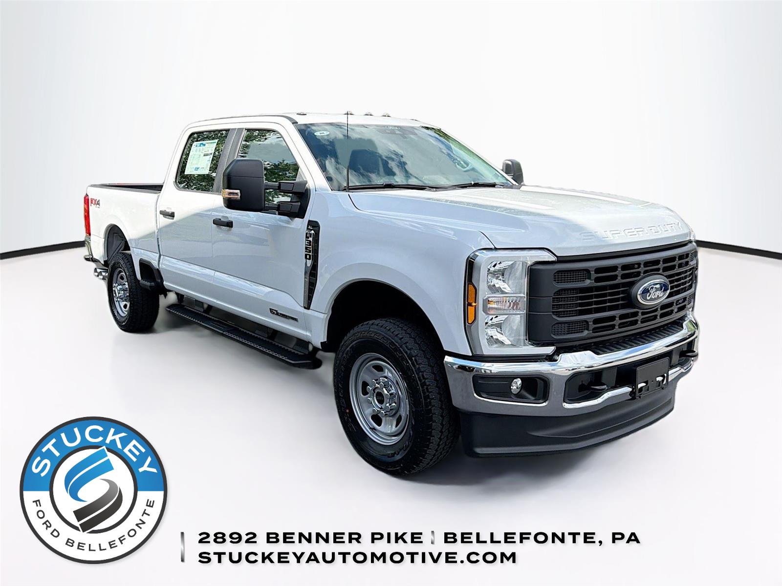 Oxford White 2026 Ford F-350 Super Duty Pickup Truck Four-Wheel Drive Automatic