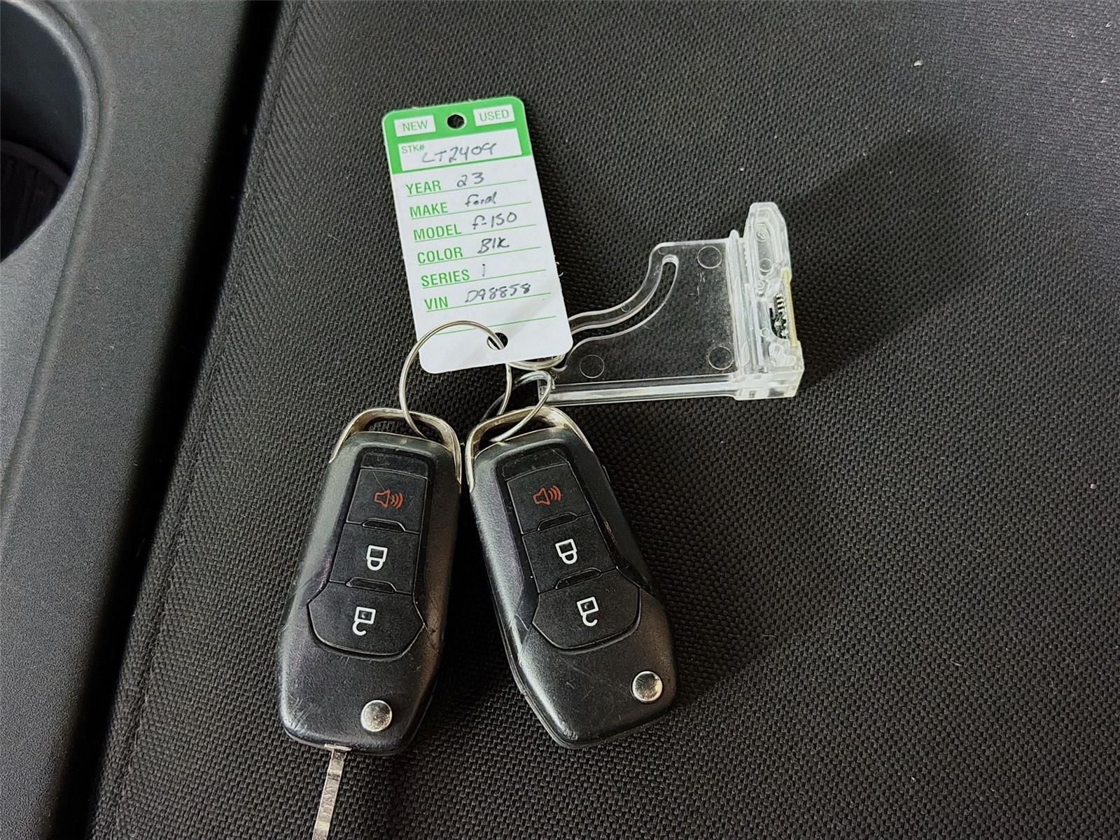 View vehicle photo 4