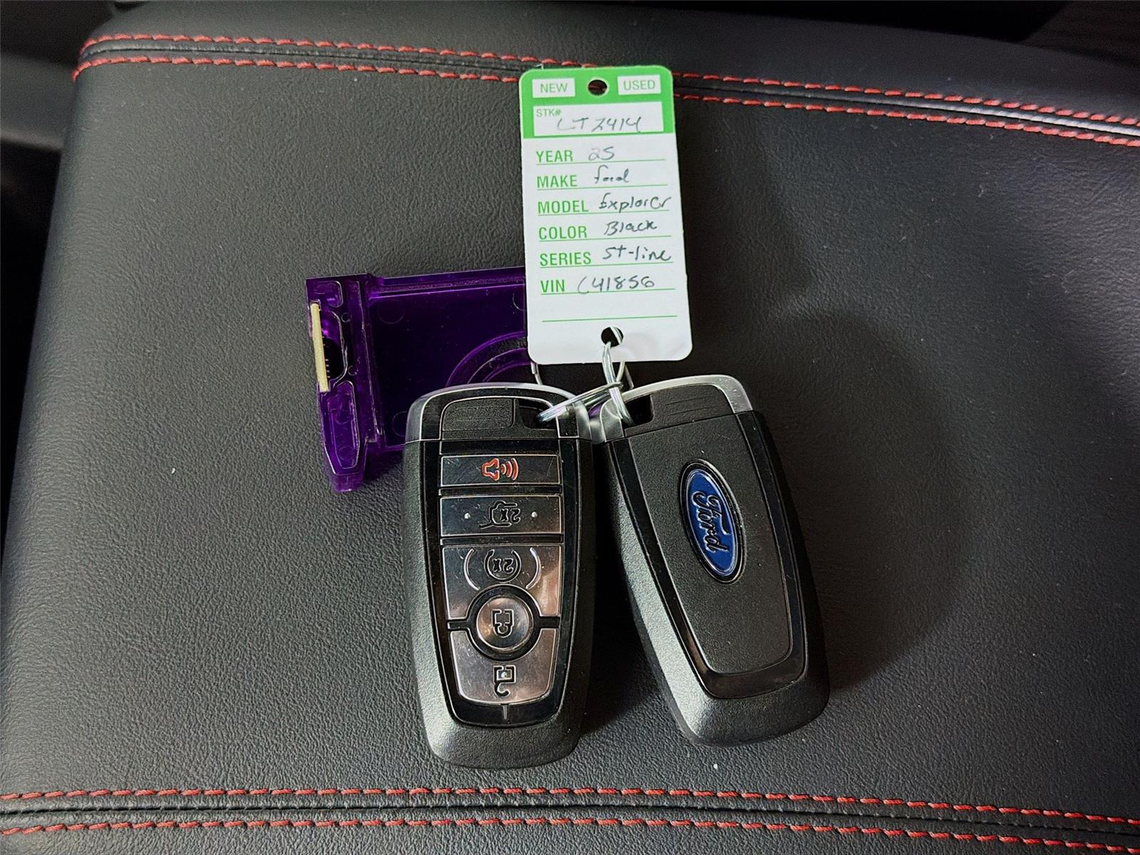 View vehicle photo 4