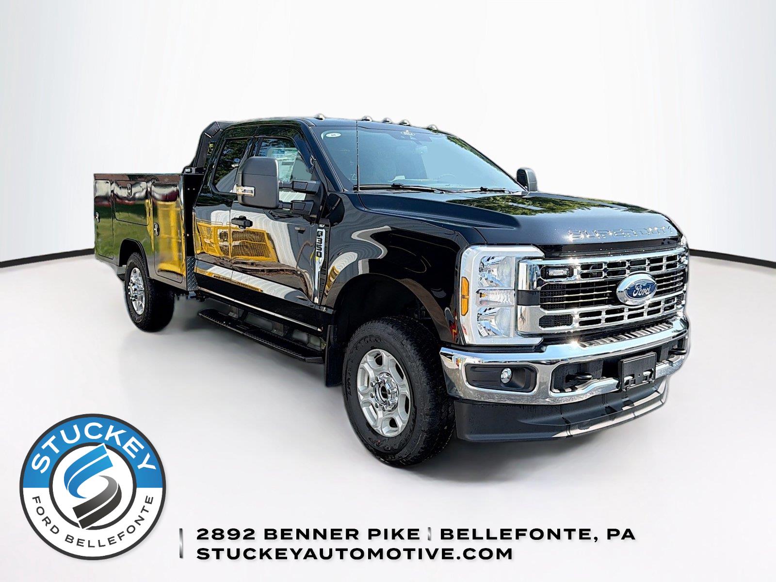 Agate Black Metallic 2026 Ford F-350 Super Duty Chassis Pickup Truck Four-Wheel Drive Automatic