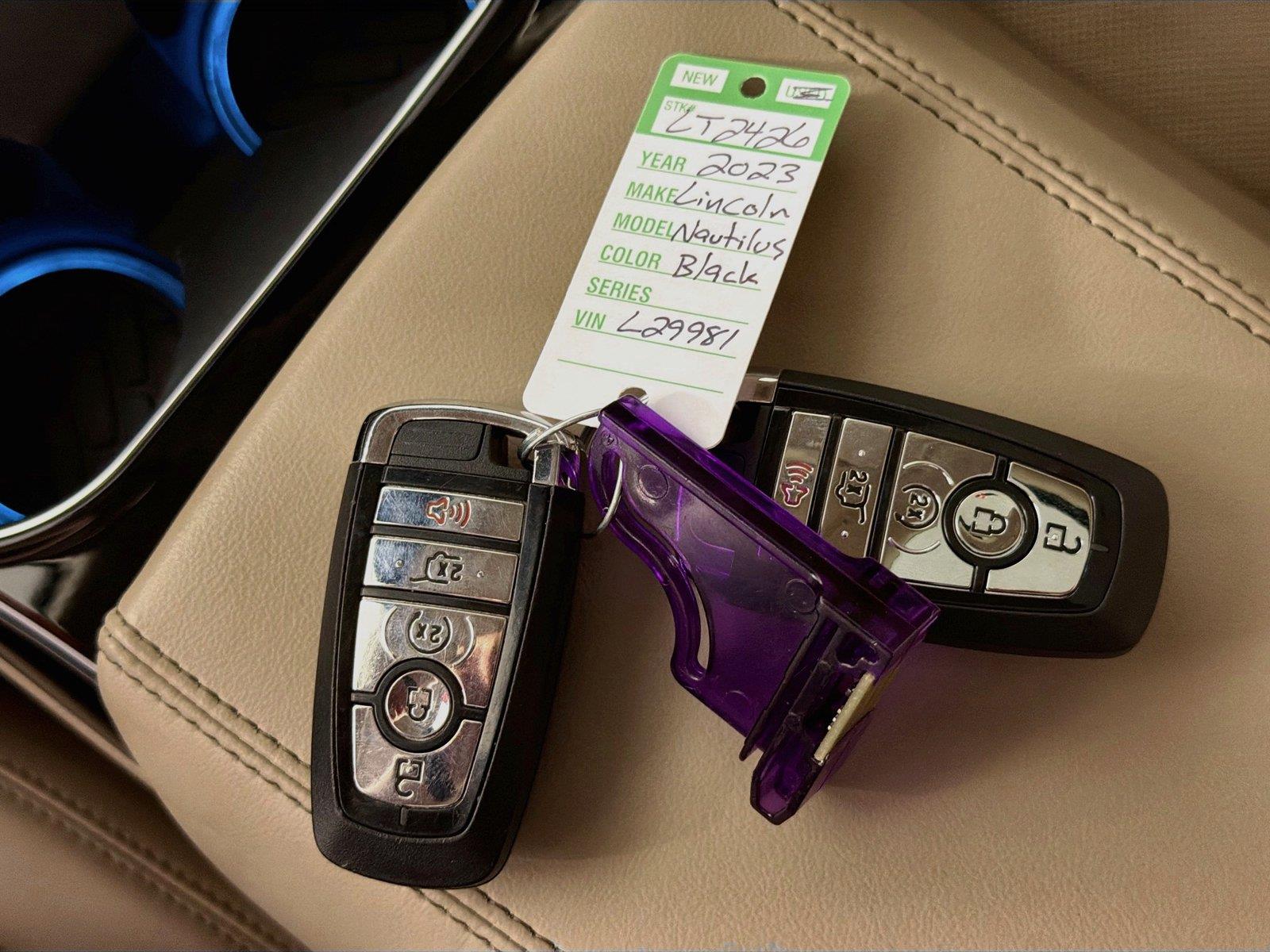 View vehicle photo 4