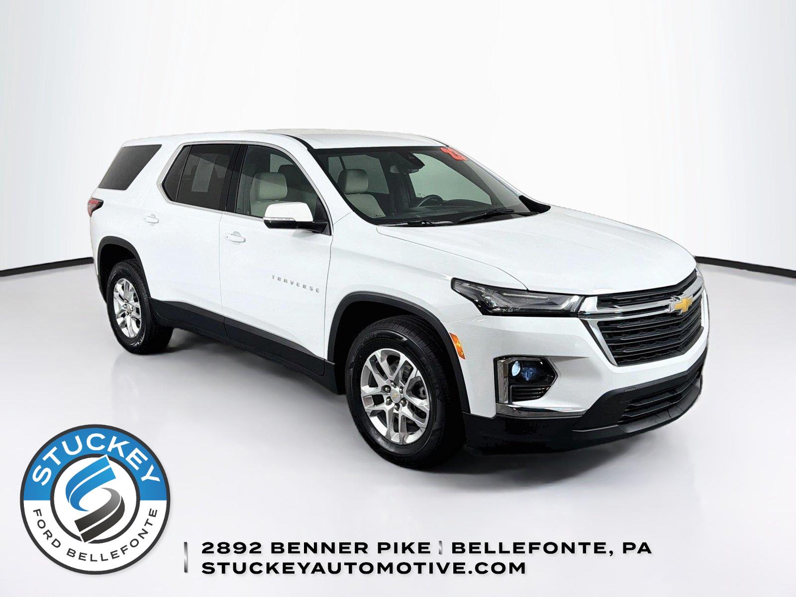 Summit White 2023 Chevrolet Traverse SUV / Crossover Four-Wheel Drive 9-Speed Automatic