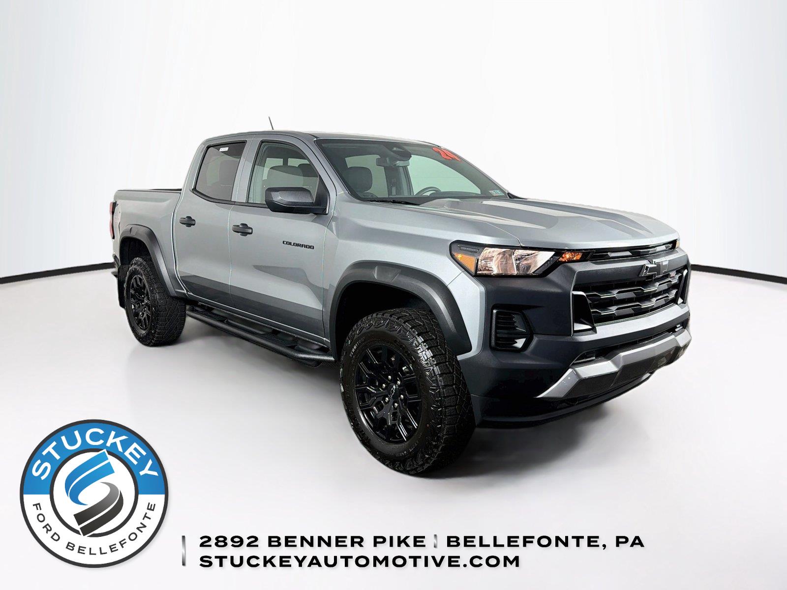 Sterling Gray Metallic 2024 Chevrolet Colorado Pickup Truck Four-Wheel Drive 8-Speed Automatic