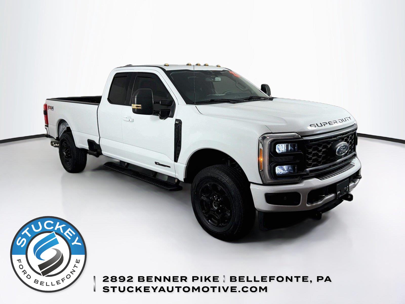 Oxford White 2023 Ford F-350 Super Duty Pickup Truck Four-Wheel Drive Automatic