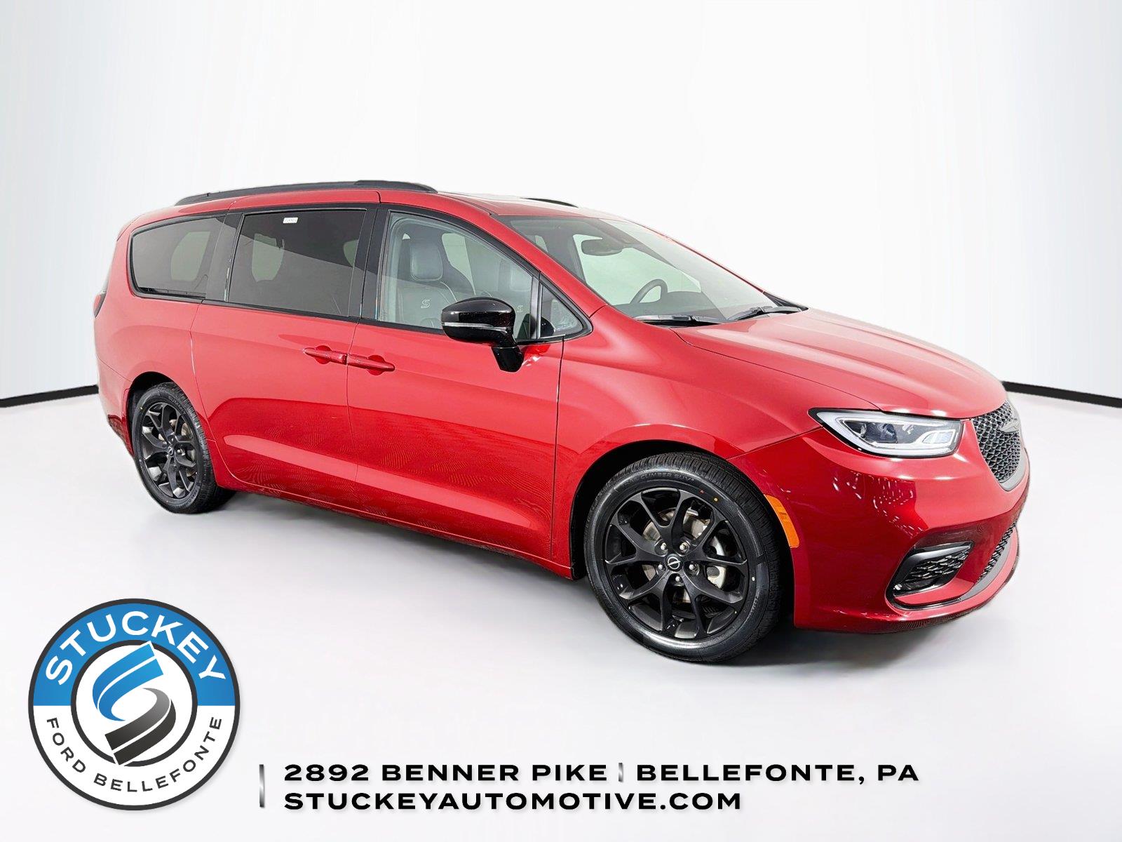 Red Hot Pearlcoat 2026 Chrysler Pacifica Minivan Front-Wheel Drive 9-Speed Automatic