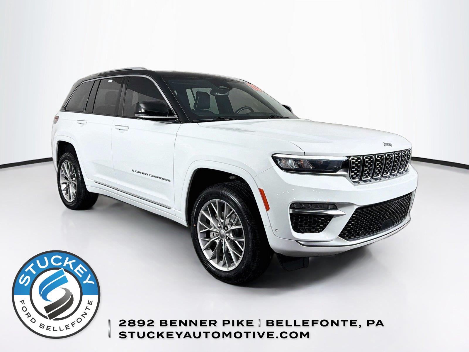 Bright White Clearcoat 2023 Jeep Grand Cherokee SUV / Crossover Four-Wheel Drive 8-Speed Automatic