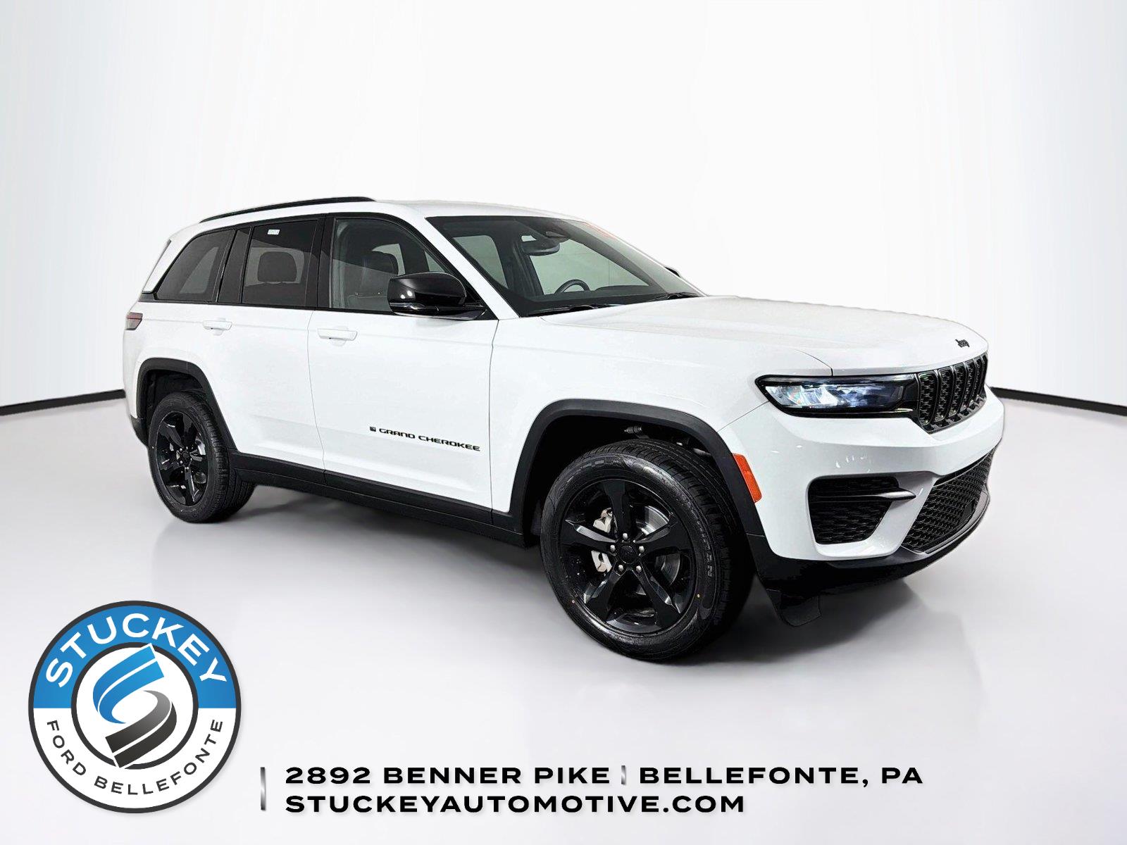 Bright White Clearcoat 2023 Jeep Grand Cherokee SUV / Crossover Four-Wheel Drive 8-Speed Automatic