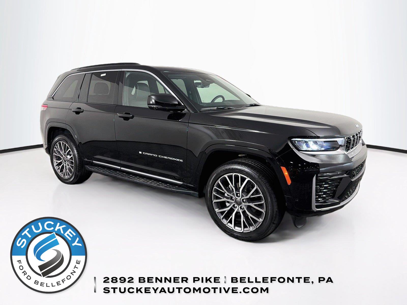Diamond Black Crystal Pearlcoat 2026 Jeep Grand Cherokee SUV / Crossover Four-Wheel Drive 8-Speed Automatic