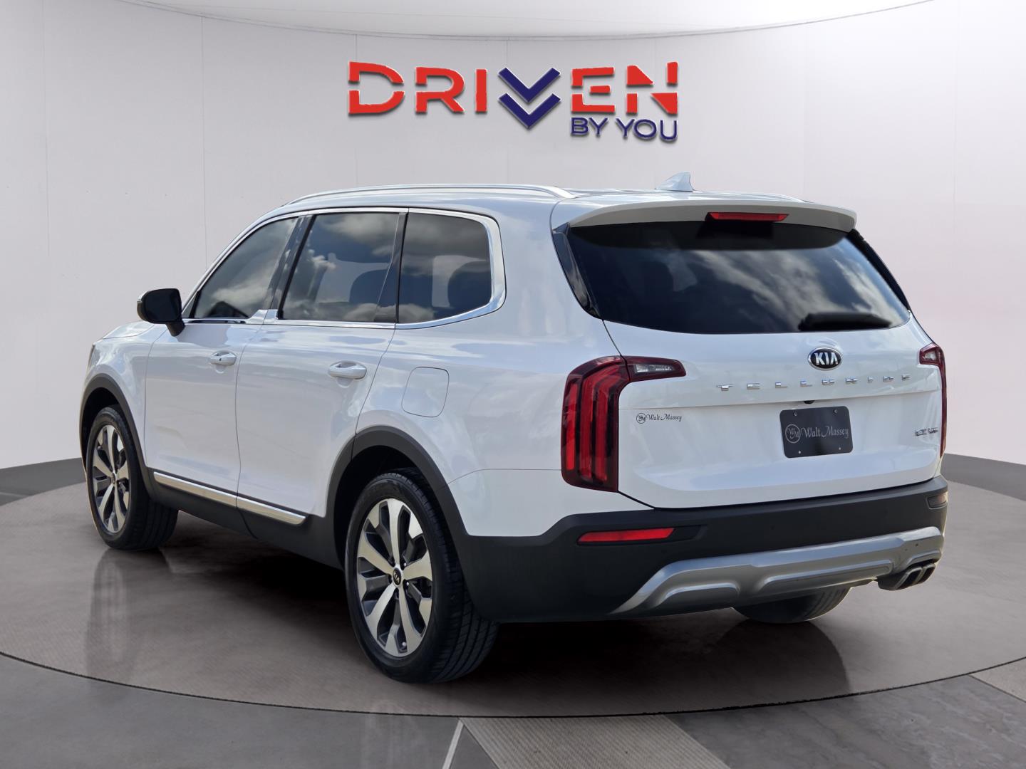 View vehicle photo 3