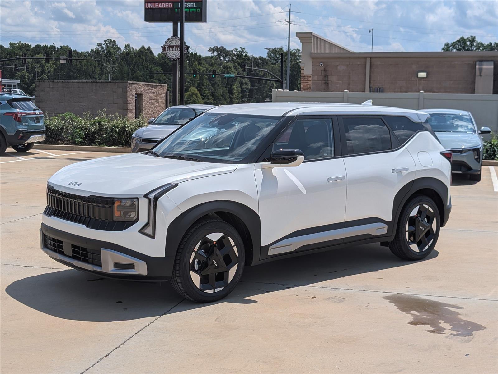 Snow White Pearl 2027 Kia Seltos SUV / Crossover Front-Wheel Drive Continuously Variable Transmission