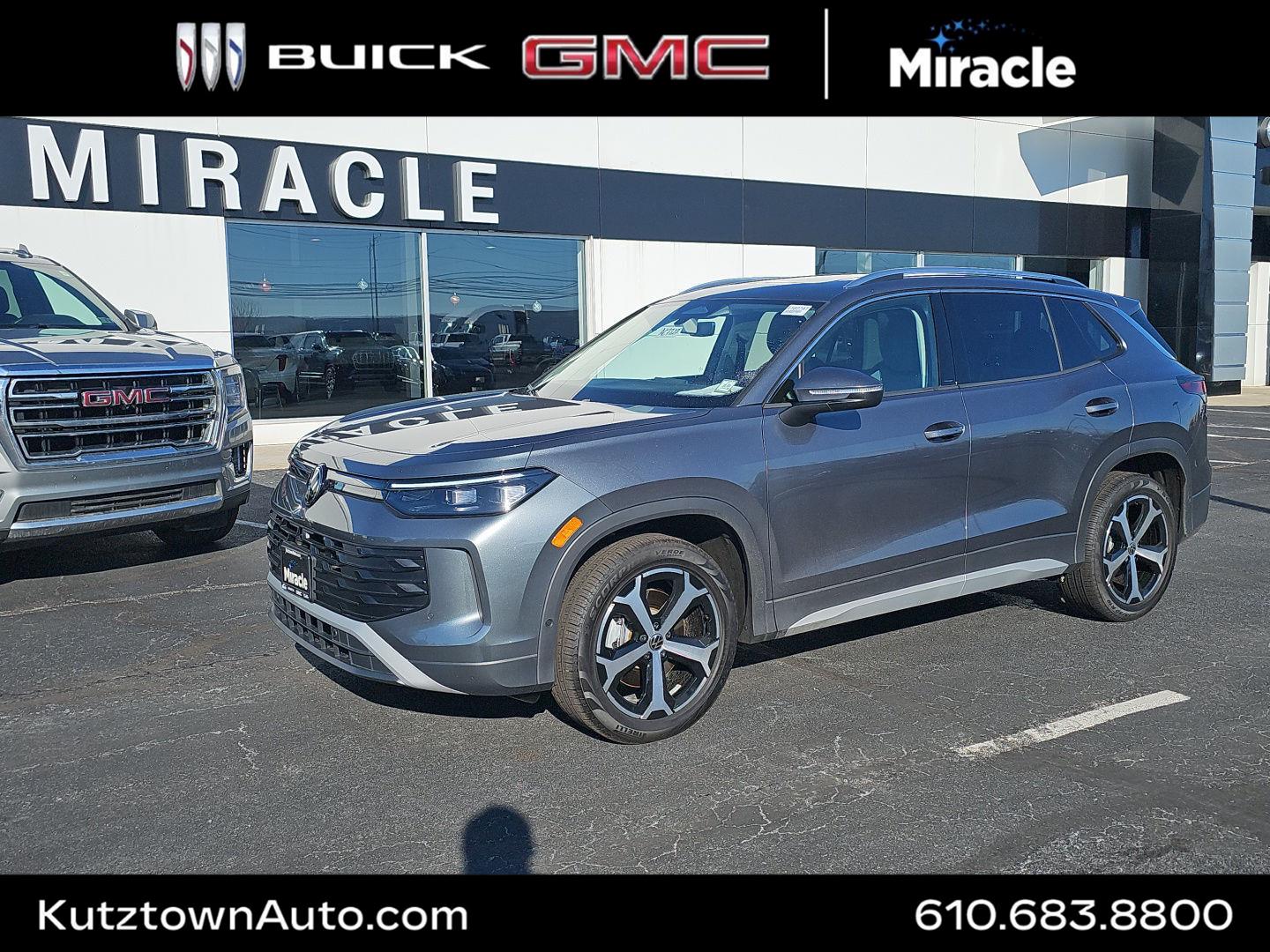 2025 Volkswagen Tiguan SE's photo