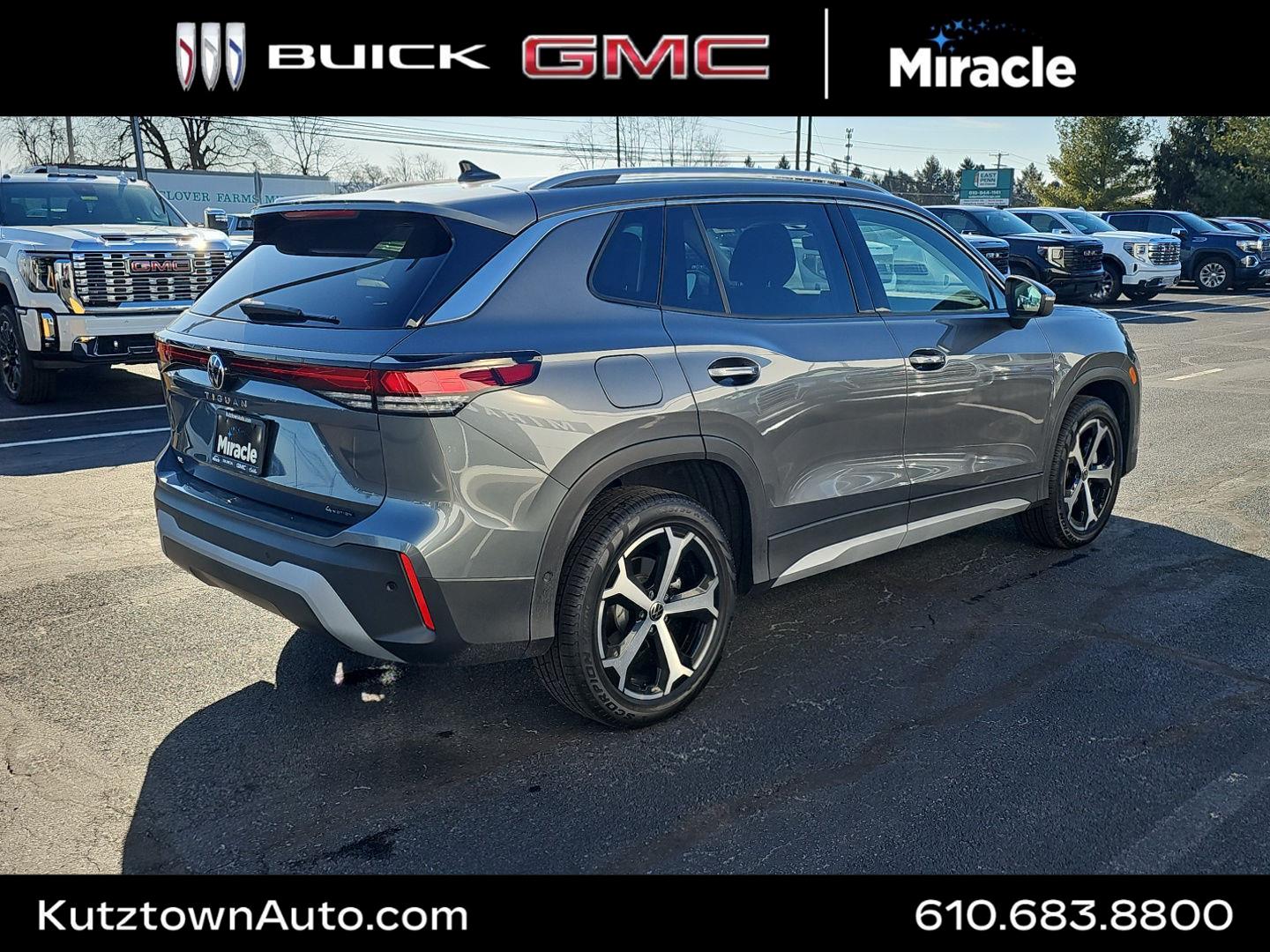 2025 Volkswagen Tiguan SE's photo