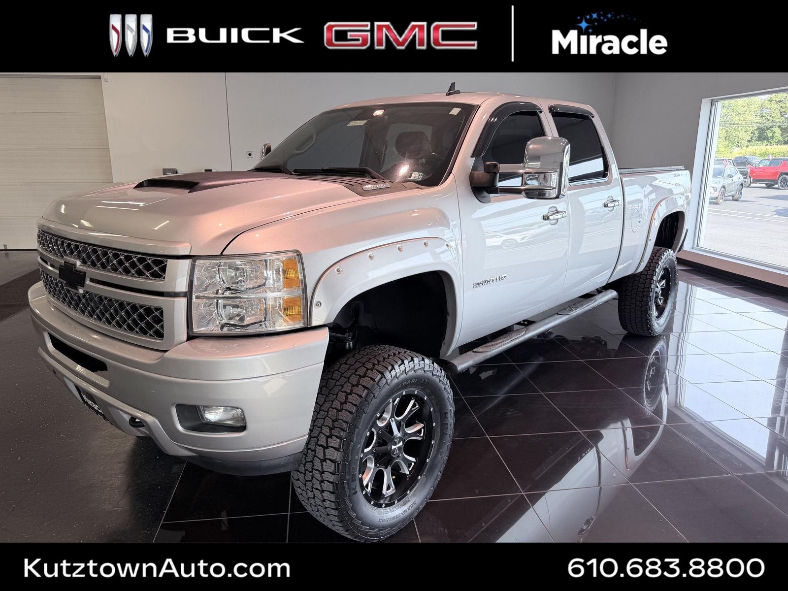 Silver Ice Metallic 2014 Chevrolet Silverado 2500HD Pickup Truck Four-Wheel Drive 6-Speed Automatic