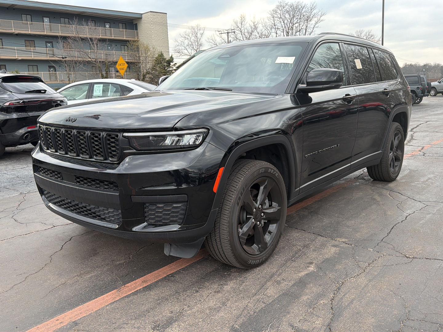 Diamond Black Crystal Pearlcoat 2024 Jeep Grand Cherokee L Altitude X 4WD SUV / Crossover Four-Wheel Drive 8-Speed Automatic