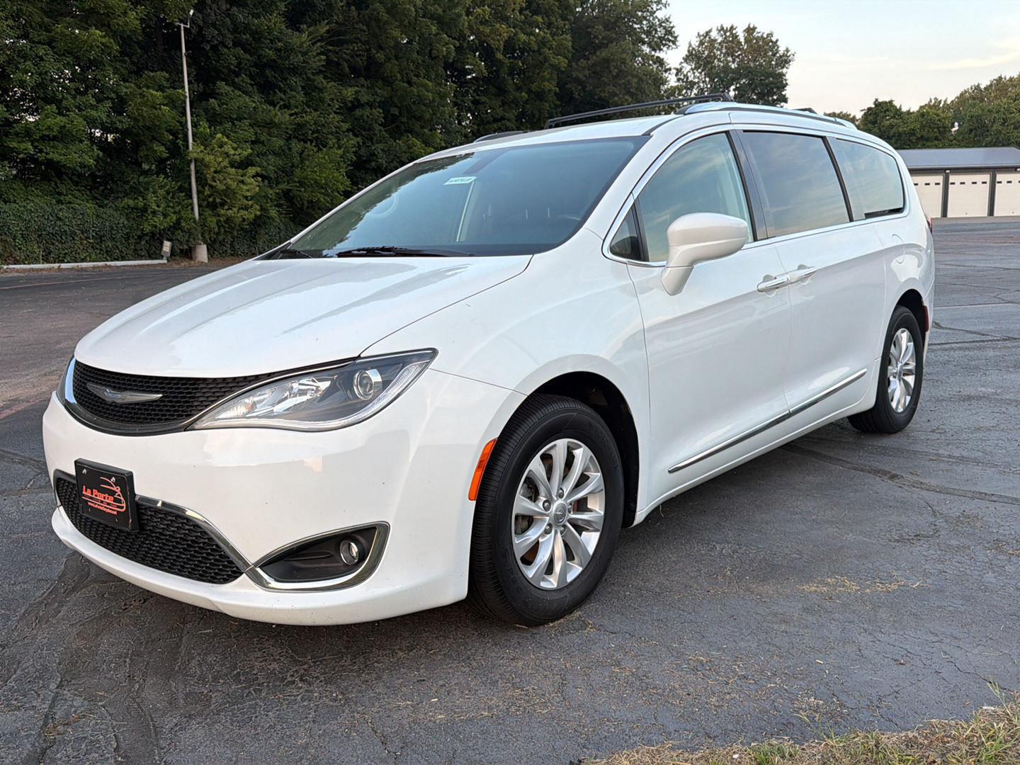 Bright White Clearcoat 2018 Chrysler Pacifica Minivan Front-Wheel Drive 9-Speed Automatic