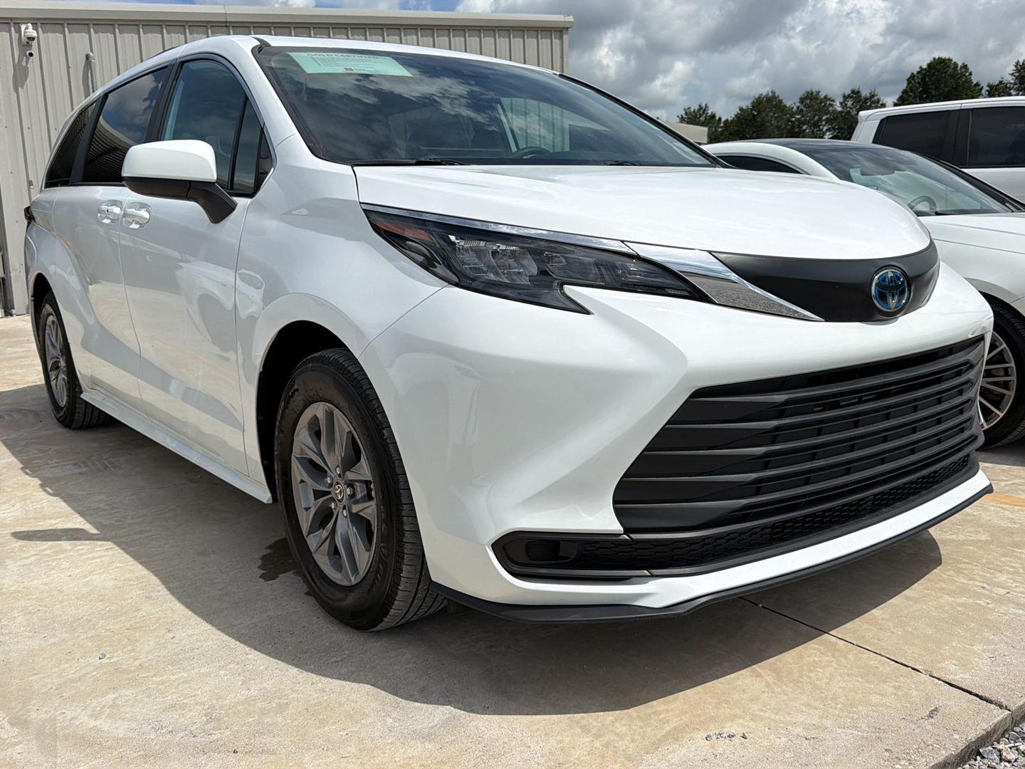 Used 2025 Toyota Sienna Van