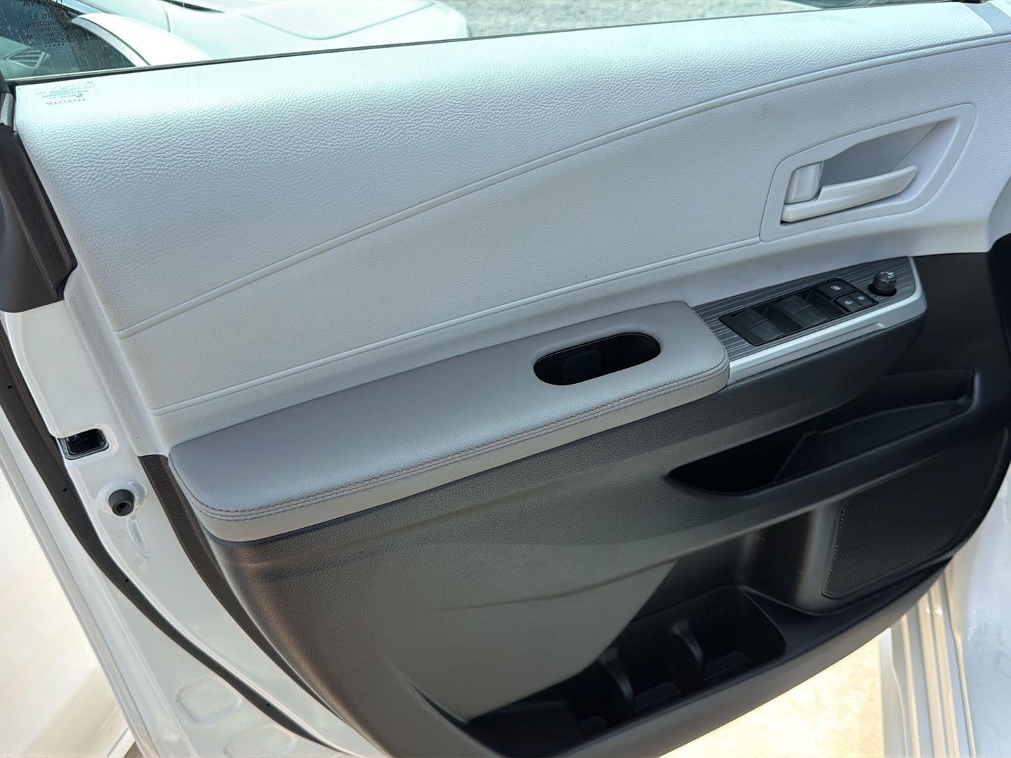 Used 2025 Toyota Sienna Van