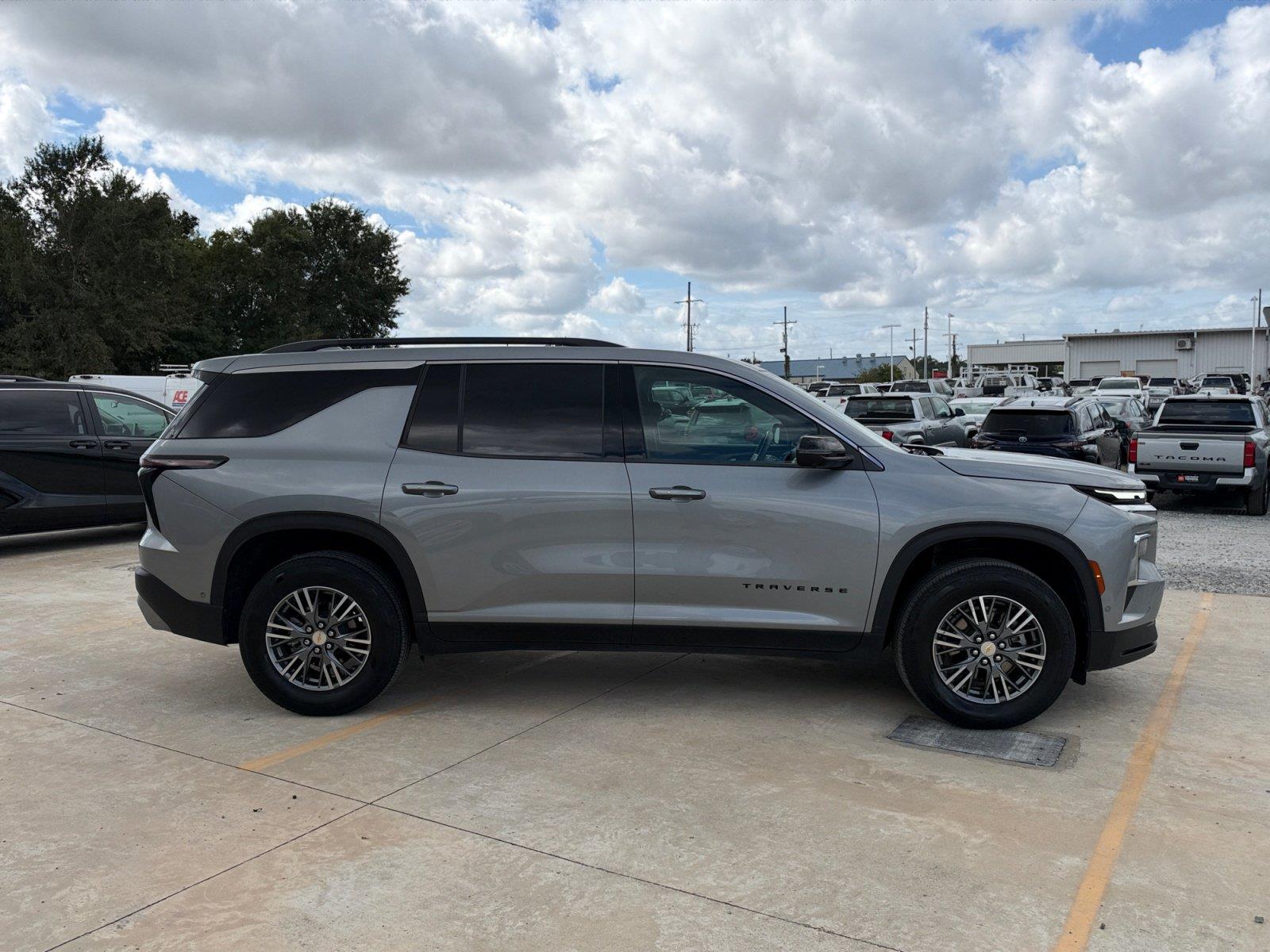 Used 2024 Chevrolet Traverse SUV
