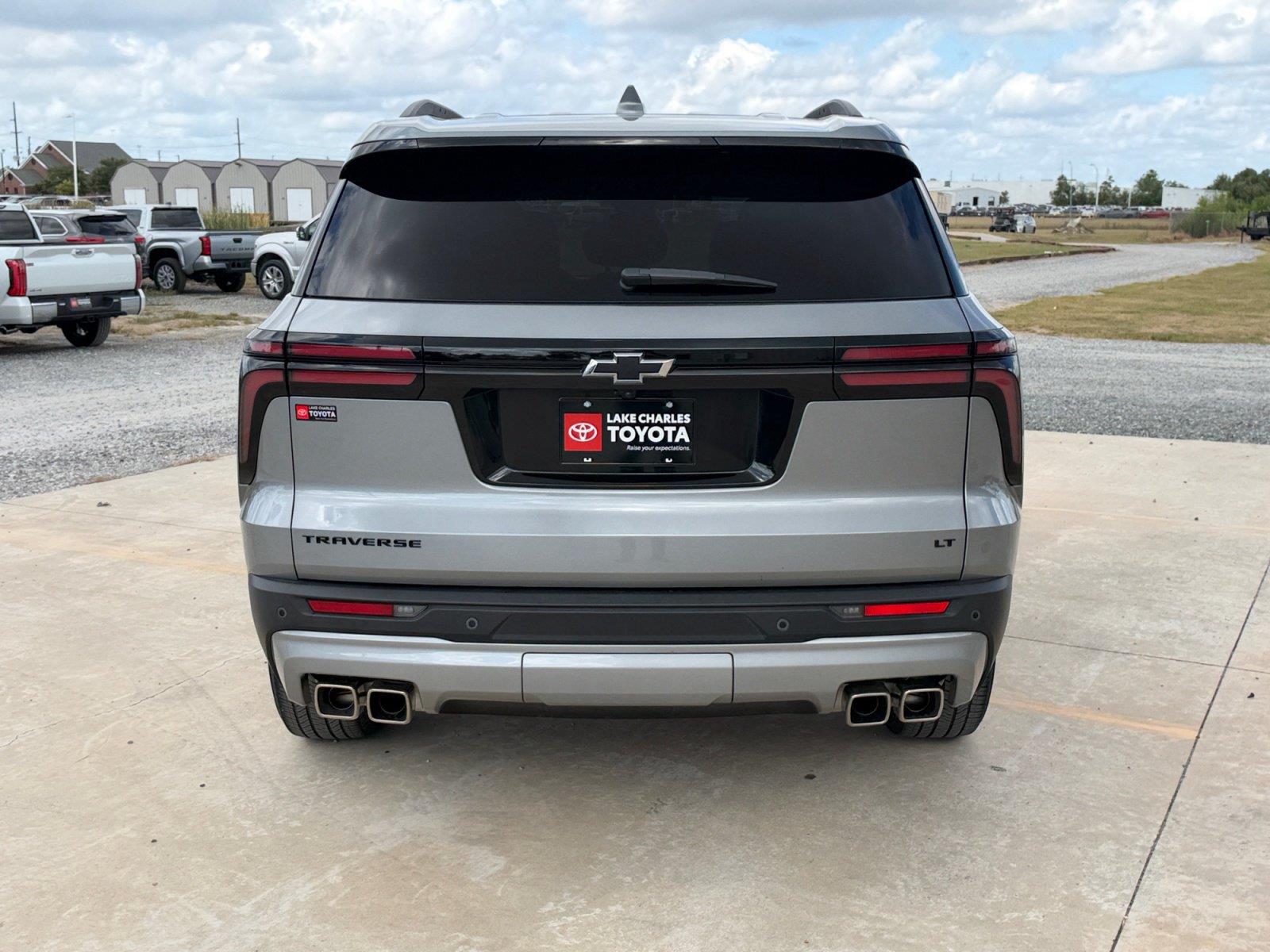 Used 2024 Chevrolet Traverse SUV