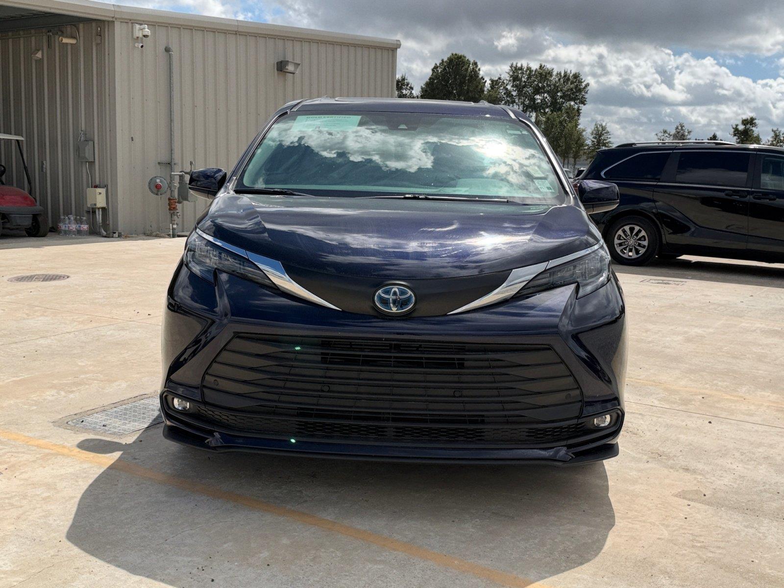Used 2025 Toyota Sienna Van