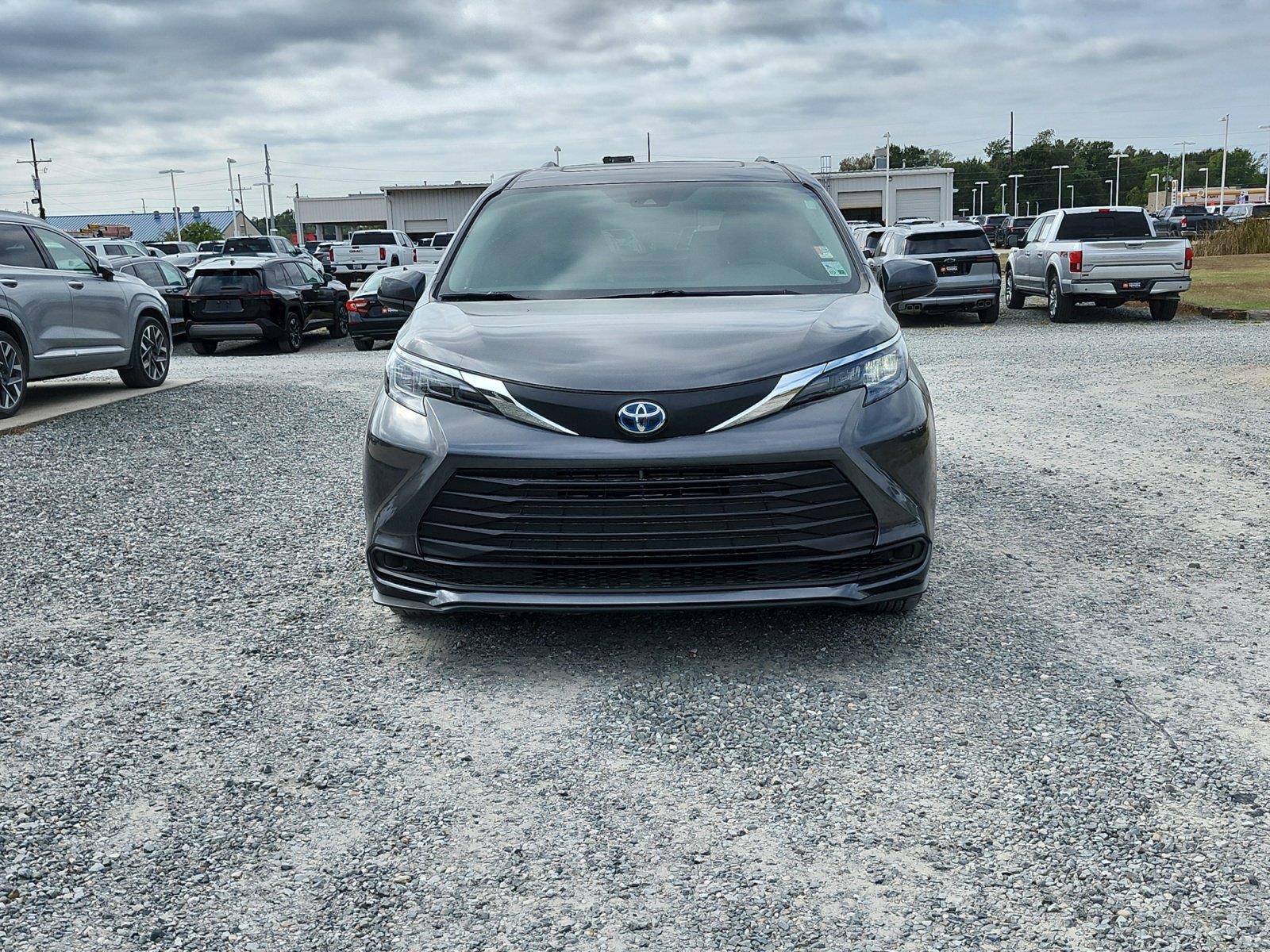 Used 2025 Toyota Sienna Van