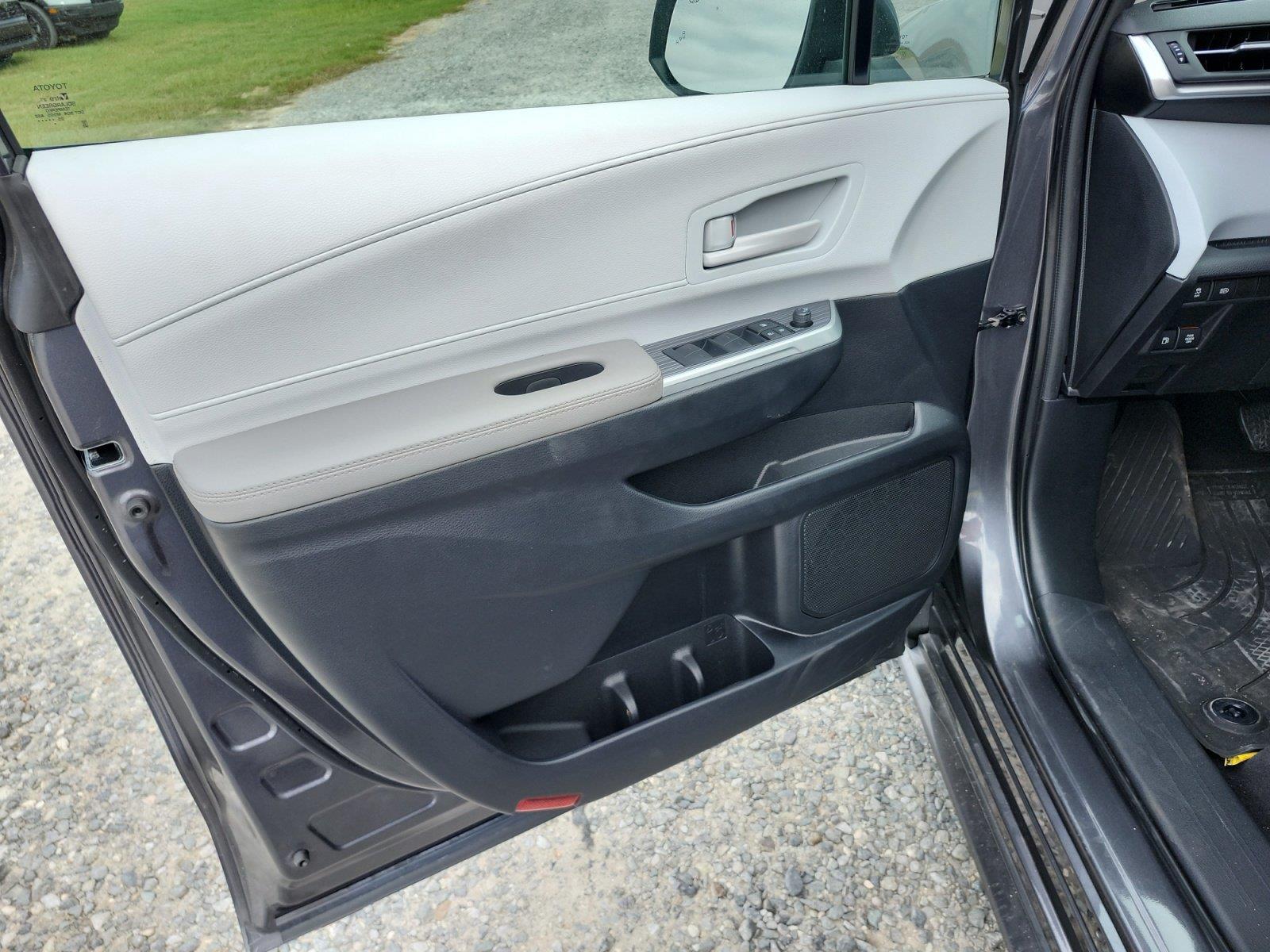 Used 2025 Toyota Sienna Van