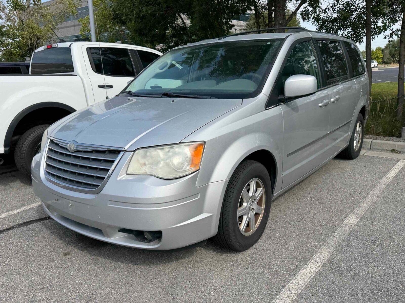 2010 Chrysler Town & Country Touring FWD