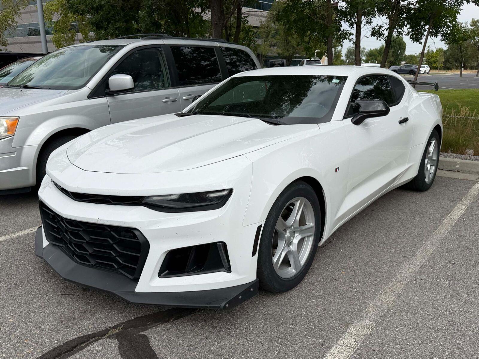 Summit White 2022 Chevrolet Camaro Coupe Rear-Wheel Drive Automatic